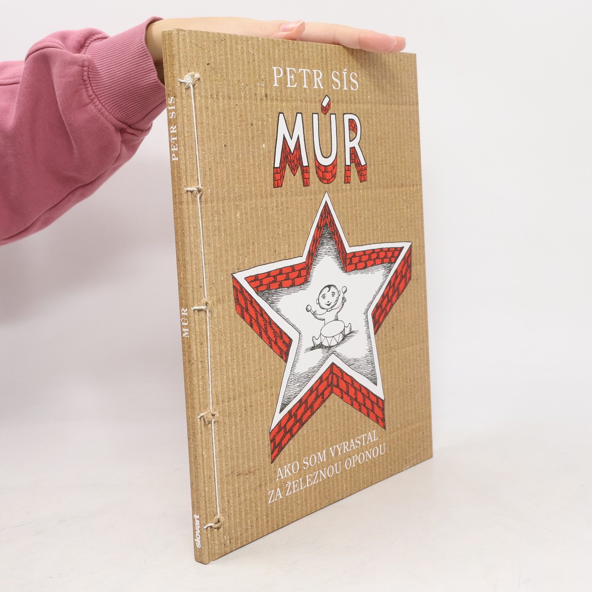 Petr Sís Múr : ako som vyrastal za železnou oponou