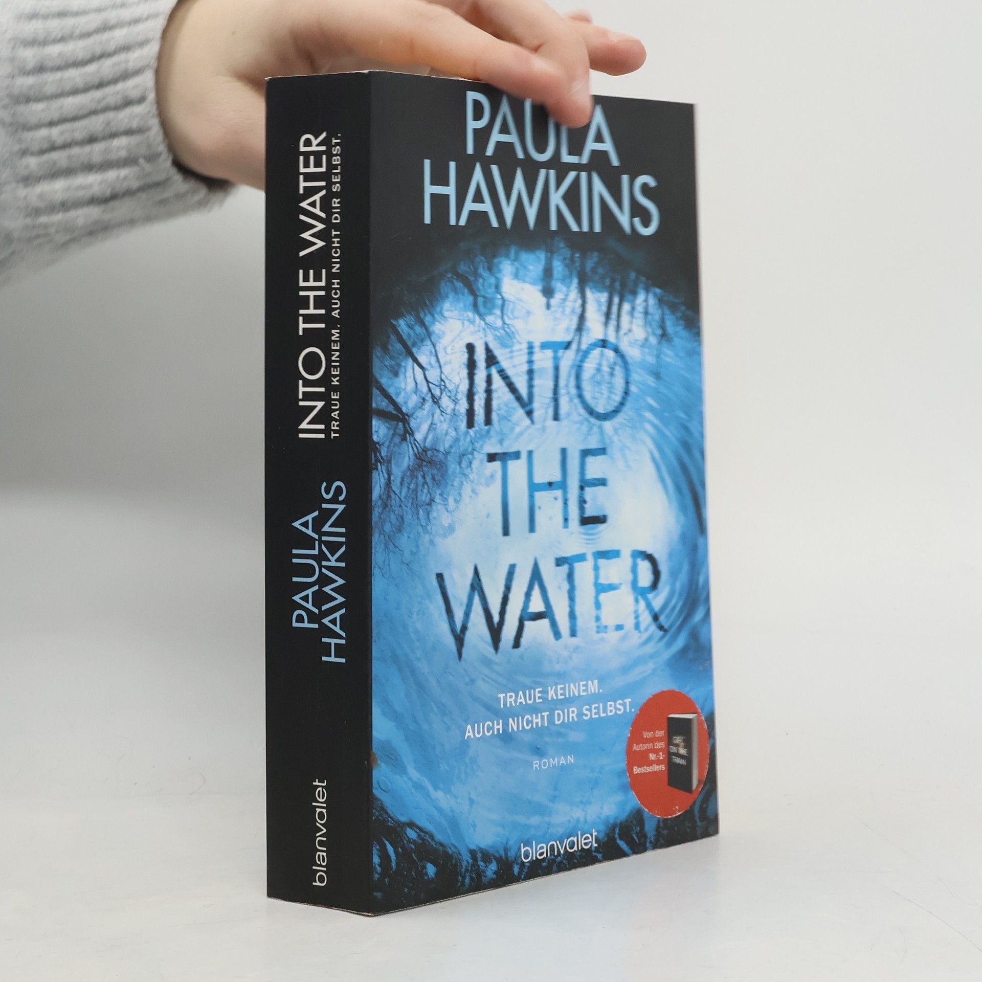Paula Hawkins Into the Water
