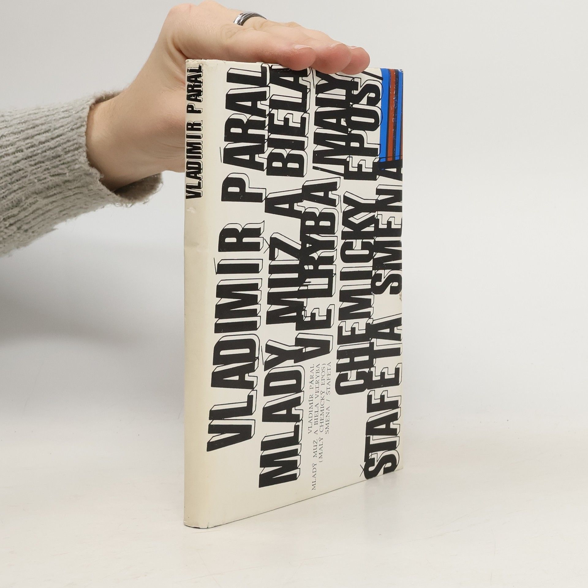 Mladý muž a biela veľryba