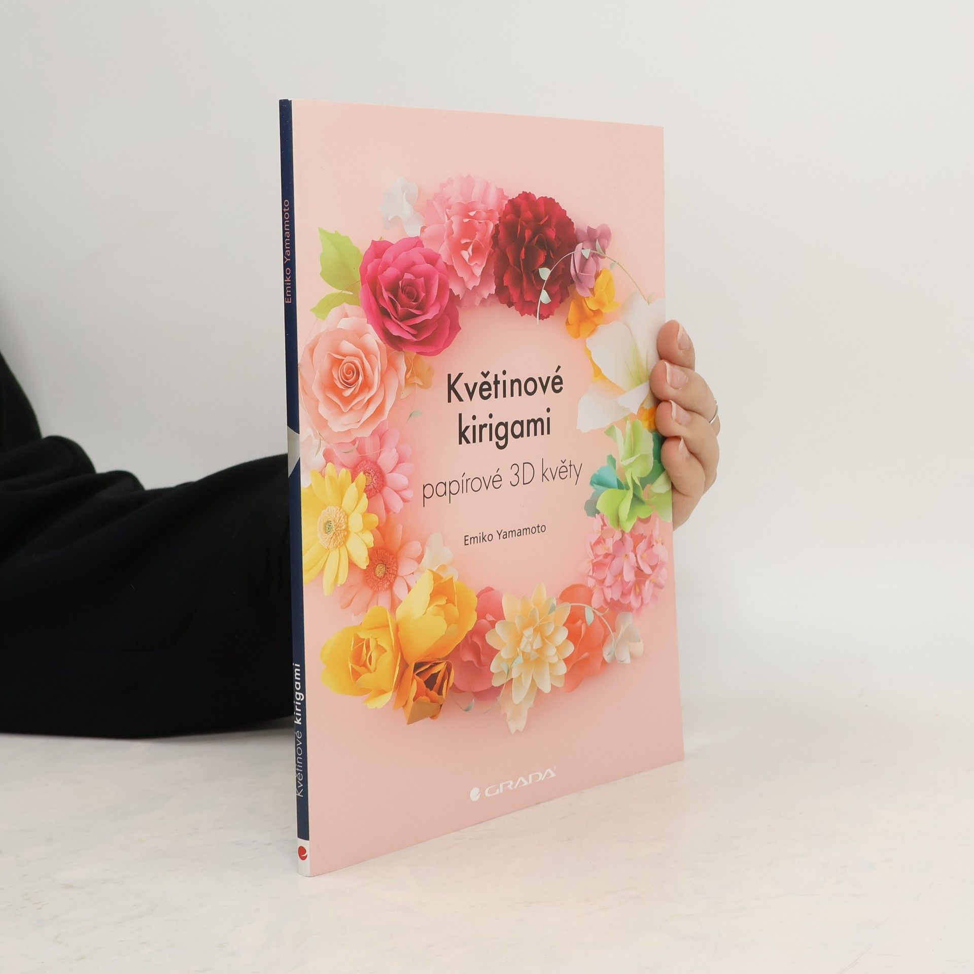 Emiko Yamamoto Květinové kirigami - papírové 3D květy