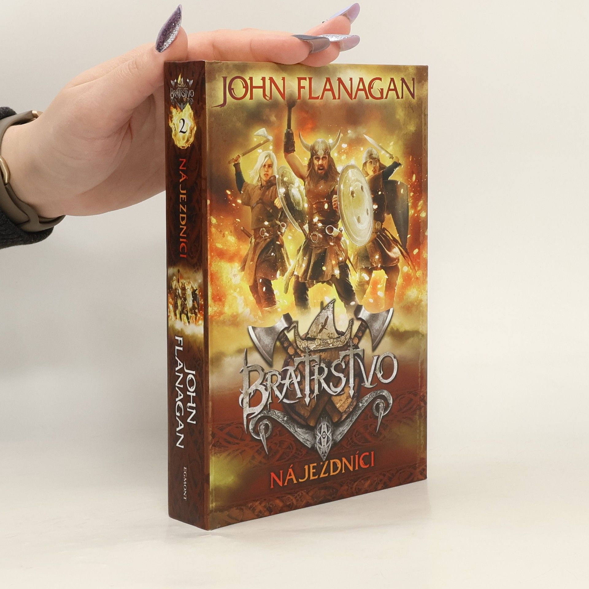 John Flanagan Bratrstvo. Nájezdníci