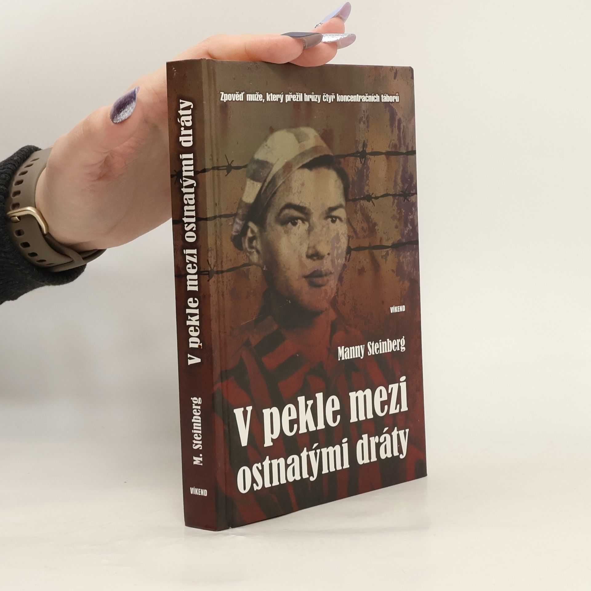 V pekle mezi ostnatými dráty