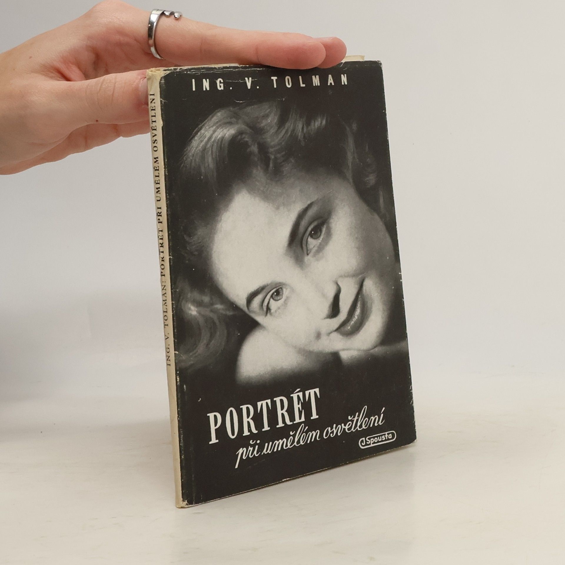 Portrét při umělém osvětlení