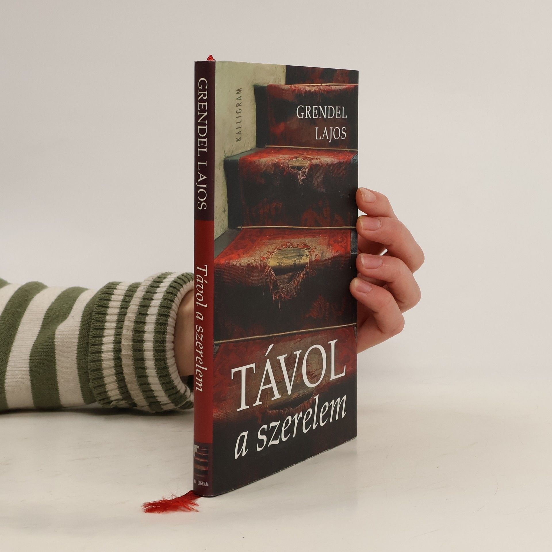 Lajos Grendel Távol a szerelem