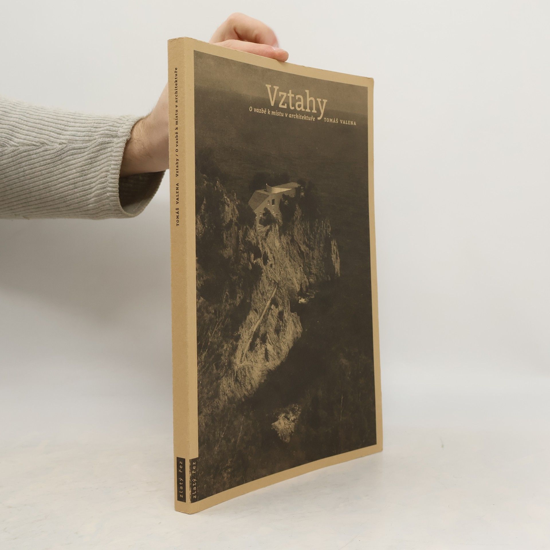 Vztahy - O vazbě k místu a architektuře