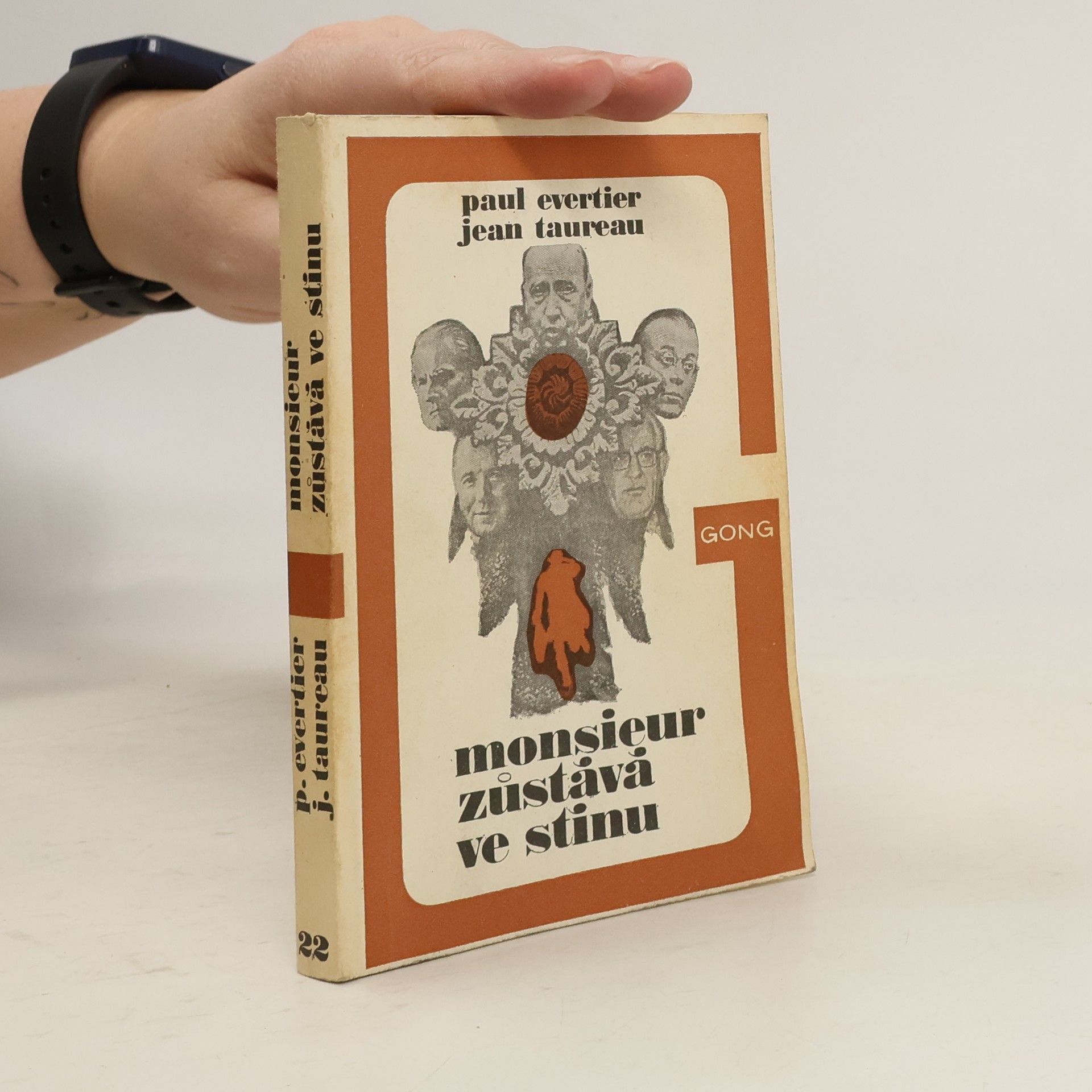 Monsieur zůstává ve stínu