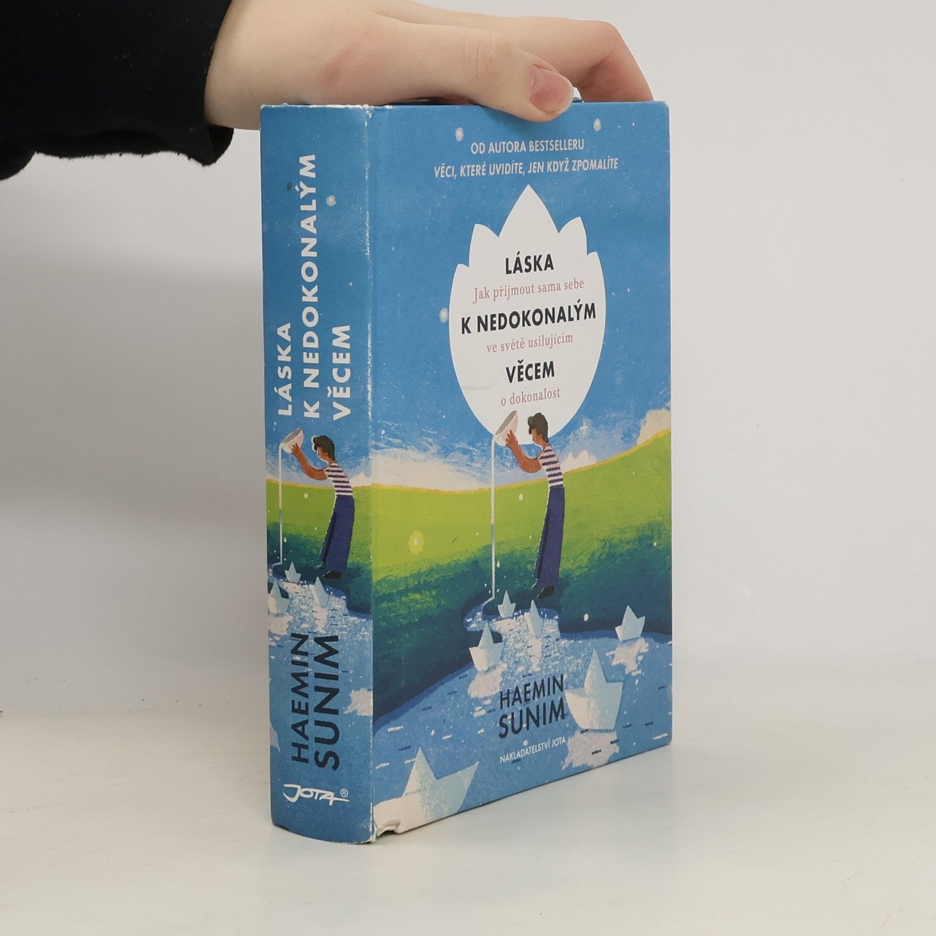 Láska k nedokonalým věcem: Jak přijmout sama sebe ve světě usilujícím o dokonalost