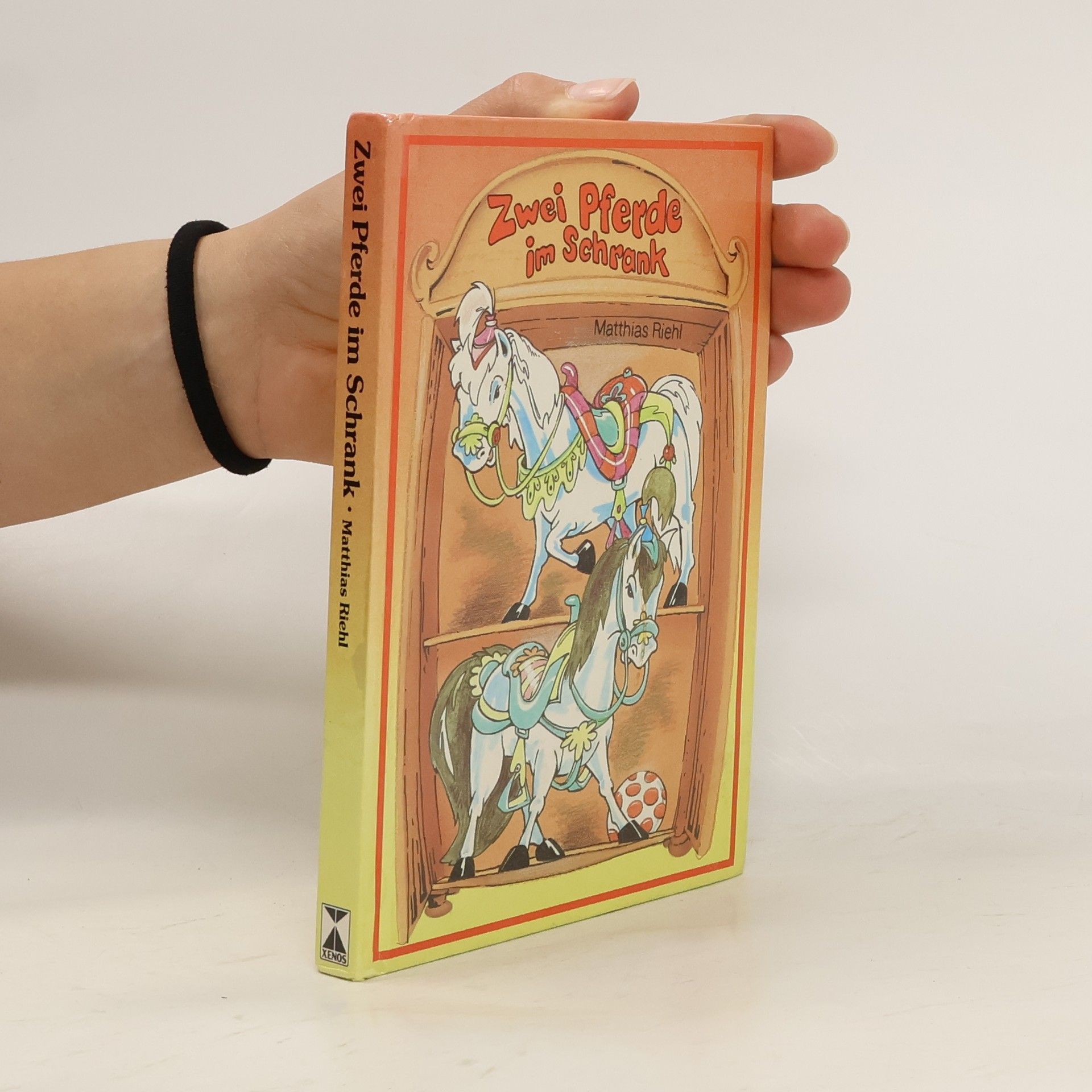 Matthias Riehl Zwei Pferde im Schrank