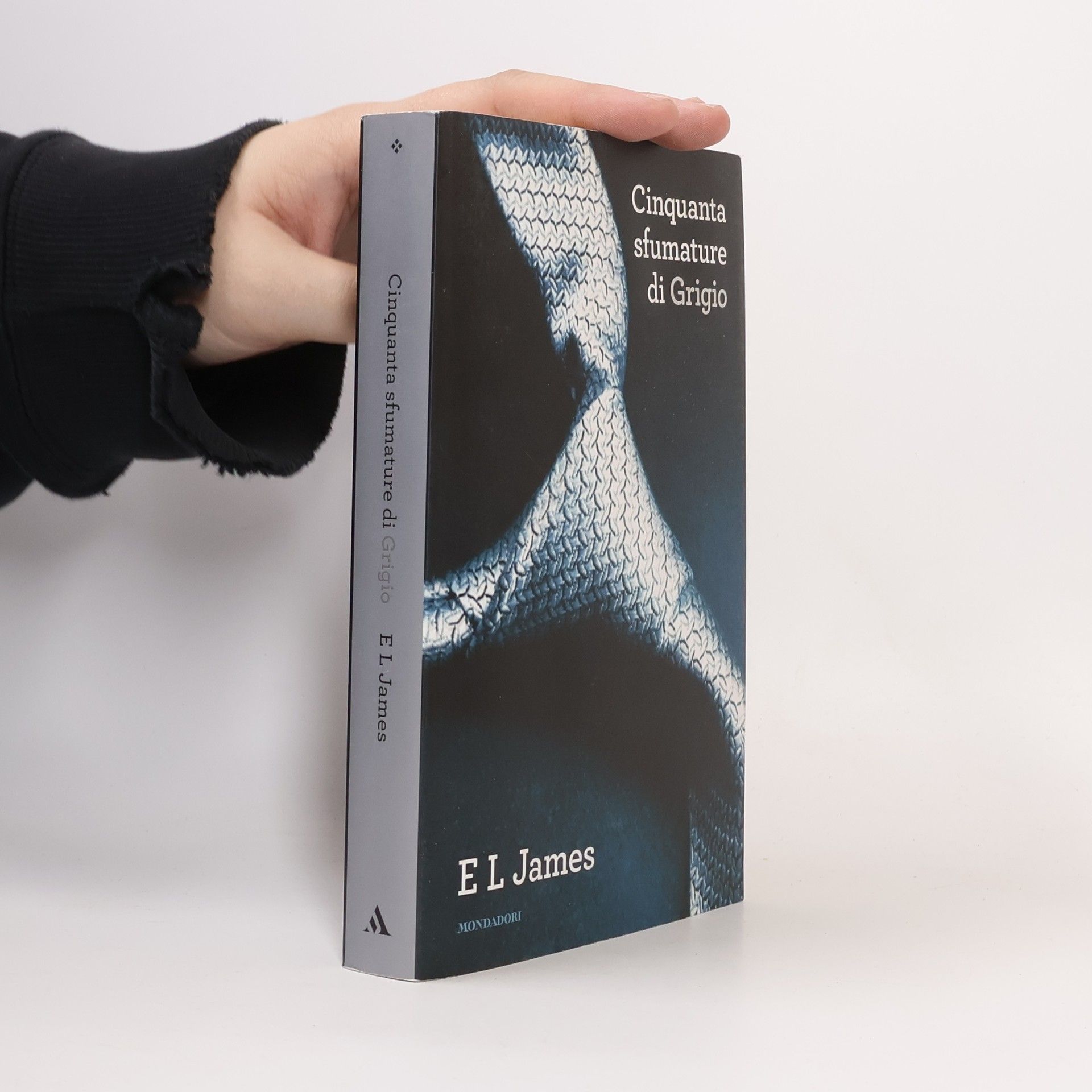 E. L. James Cinquanta sfumature di Grigio 1. Cinquanta sfumature di Grigio