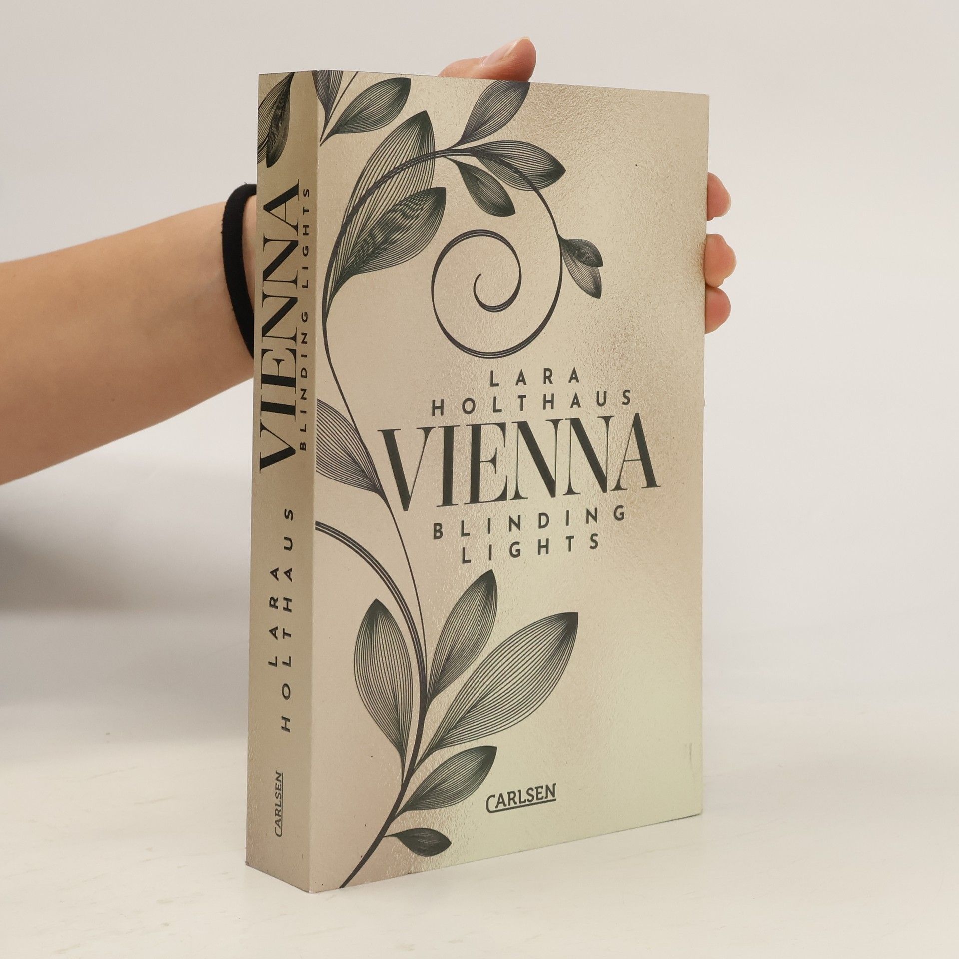 Lara Holthaus Vienna. Blinding Lights