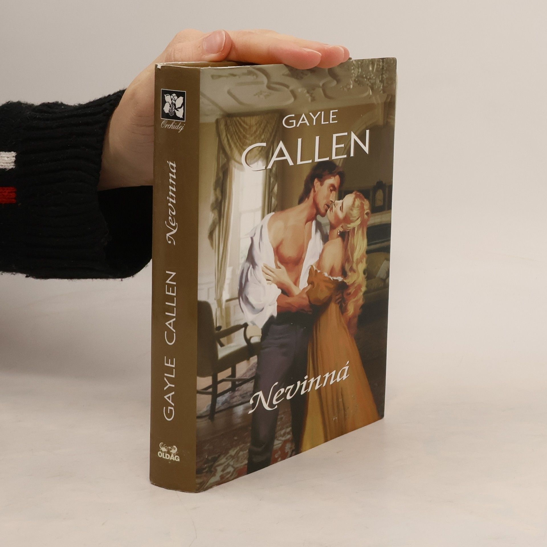 Julia Latham Nevinná