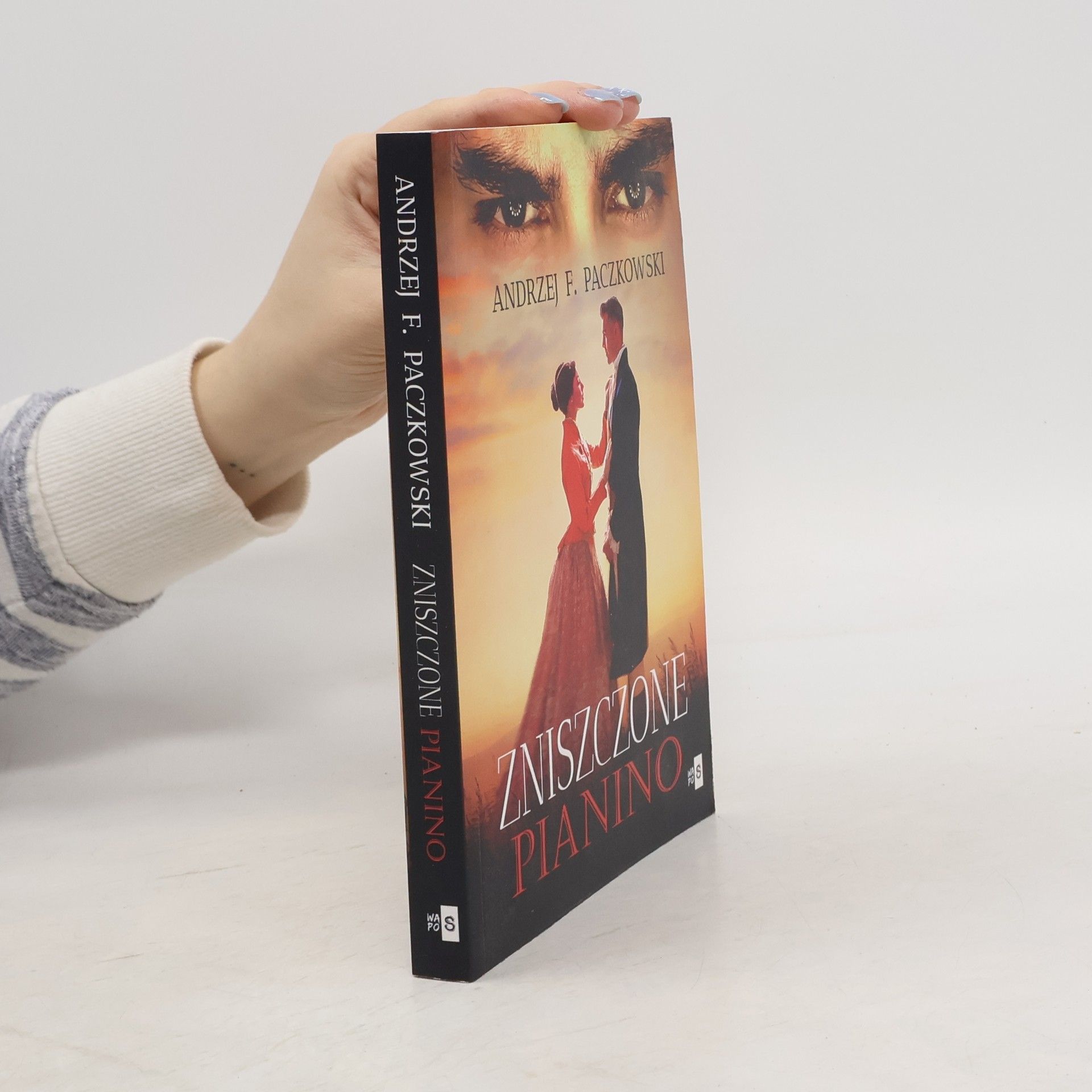 Andrzej Paczkowski Zniszczone pianino