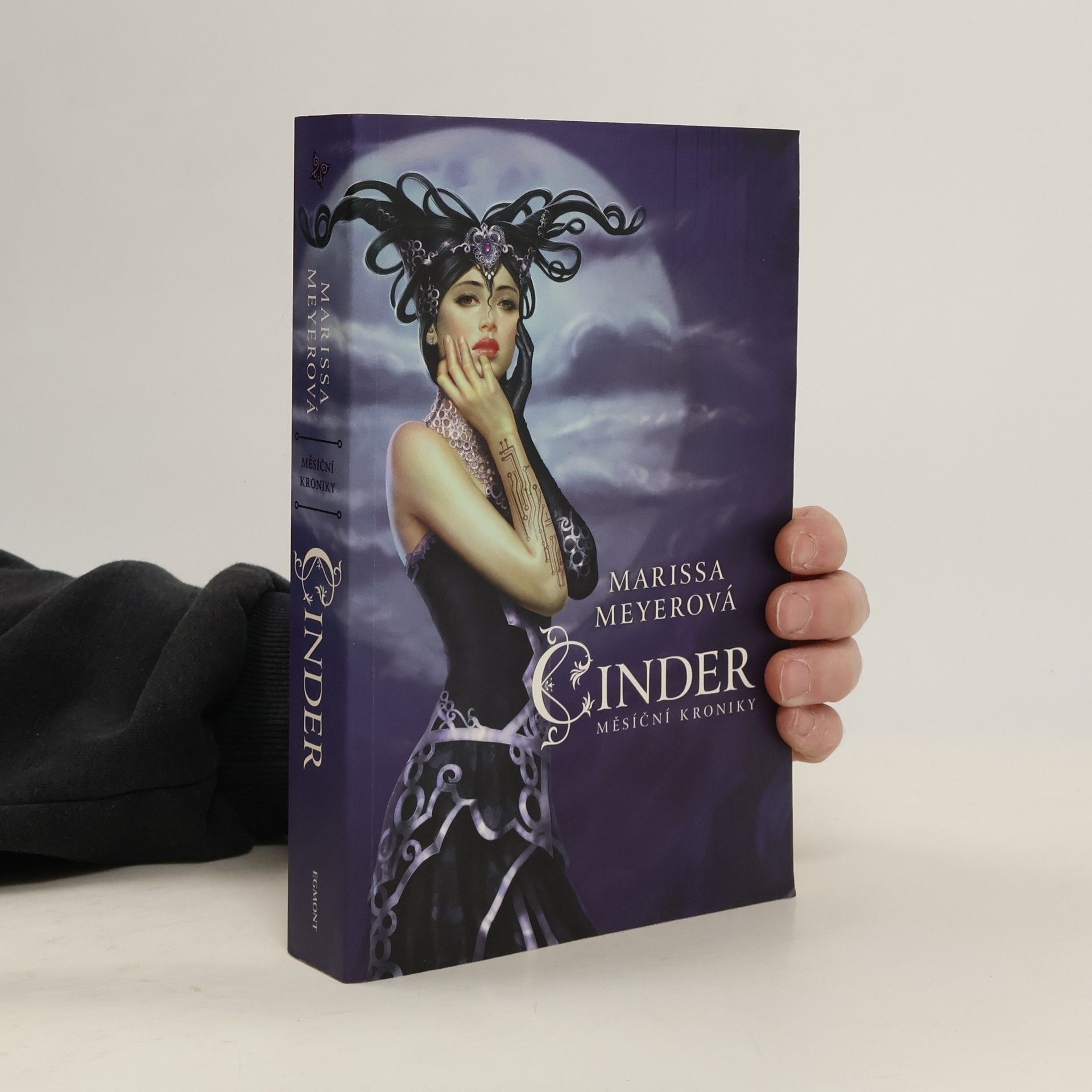 Marissa Meyerová Měsíční kroniky - Cinder (1. díl série)