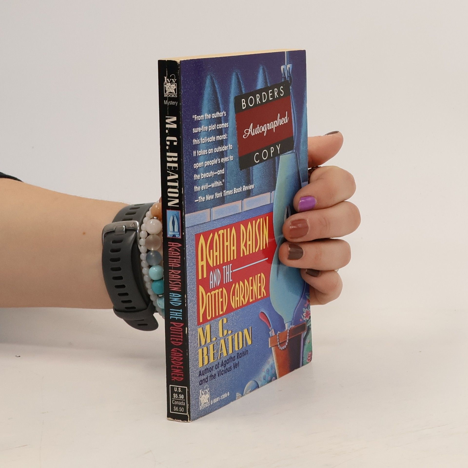 M. C. Beaton Agatha Raisin and the Potted Gardener