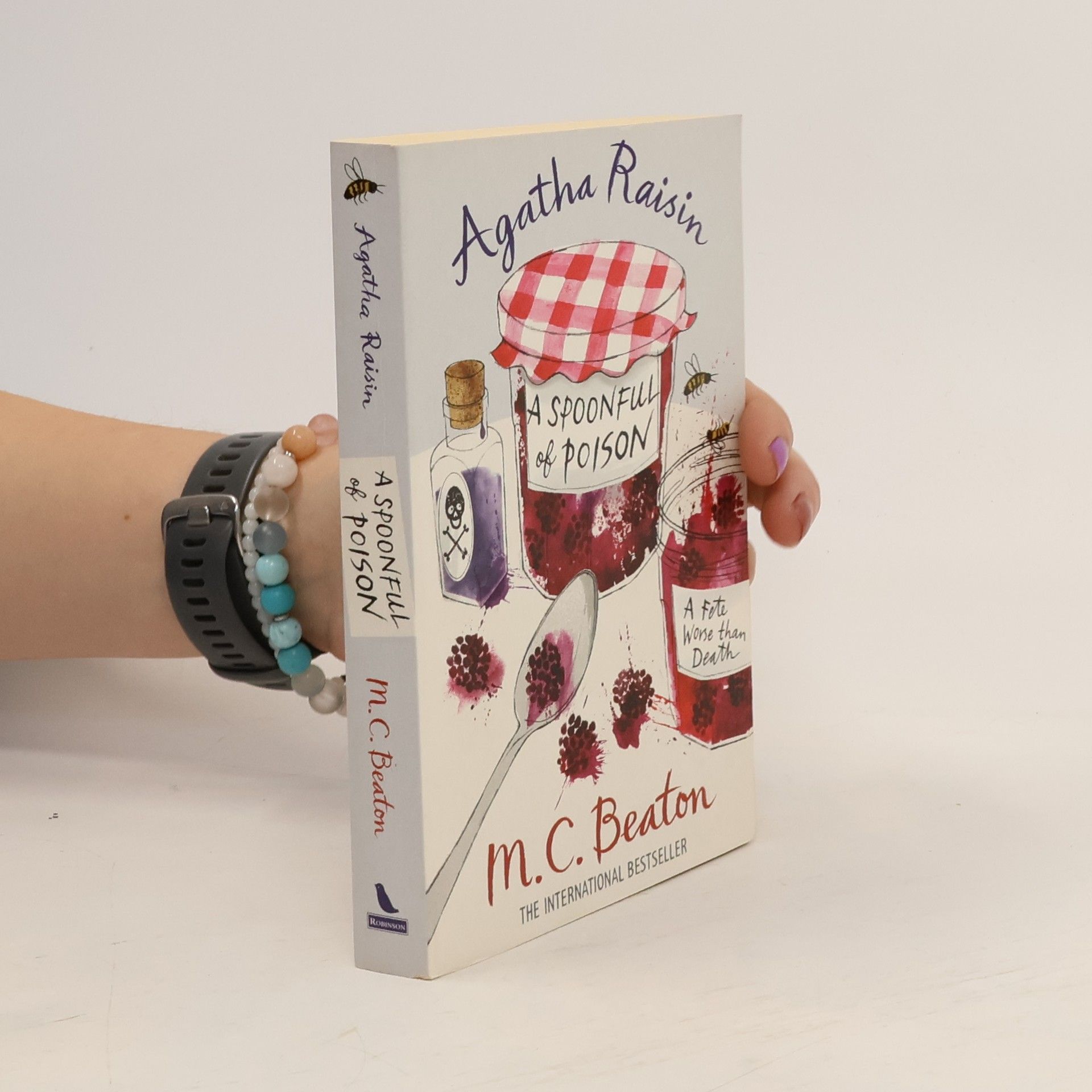 M. C. Beaton Agatha Raisin and a spoonful of poison