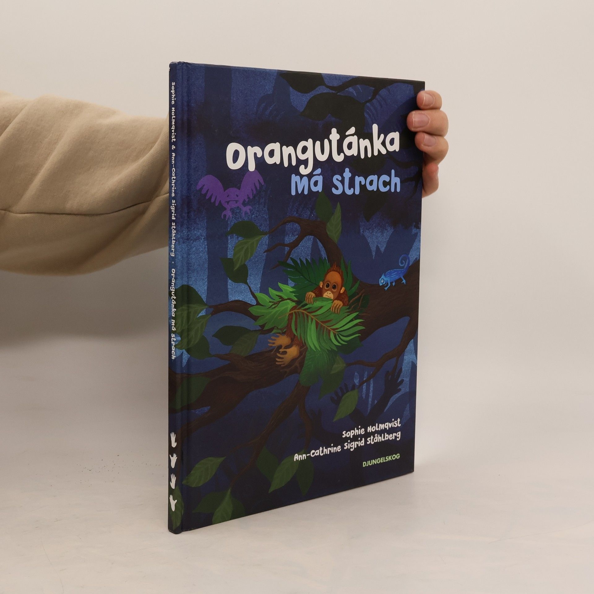 Orangutánka má strach