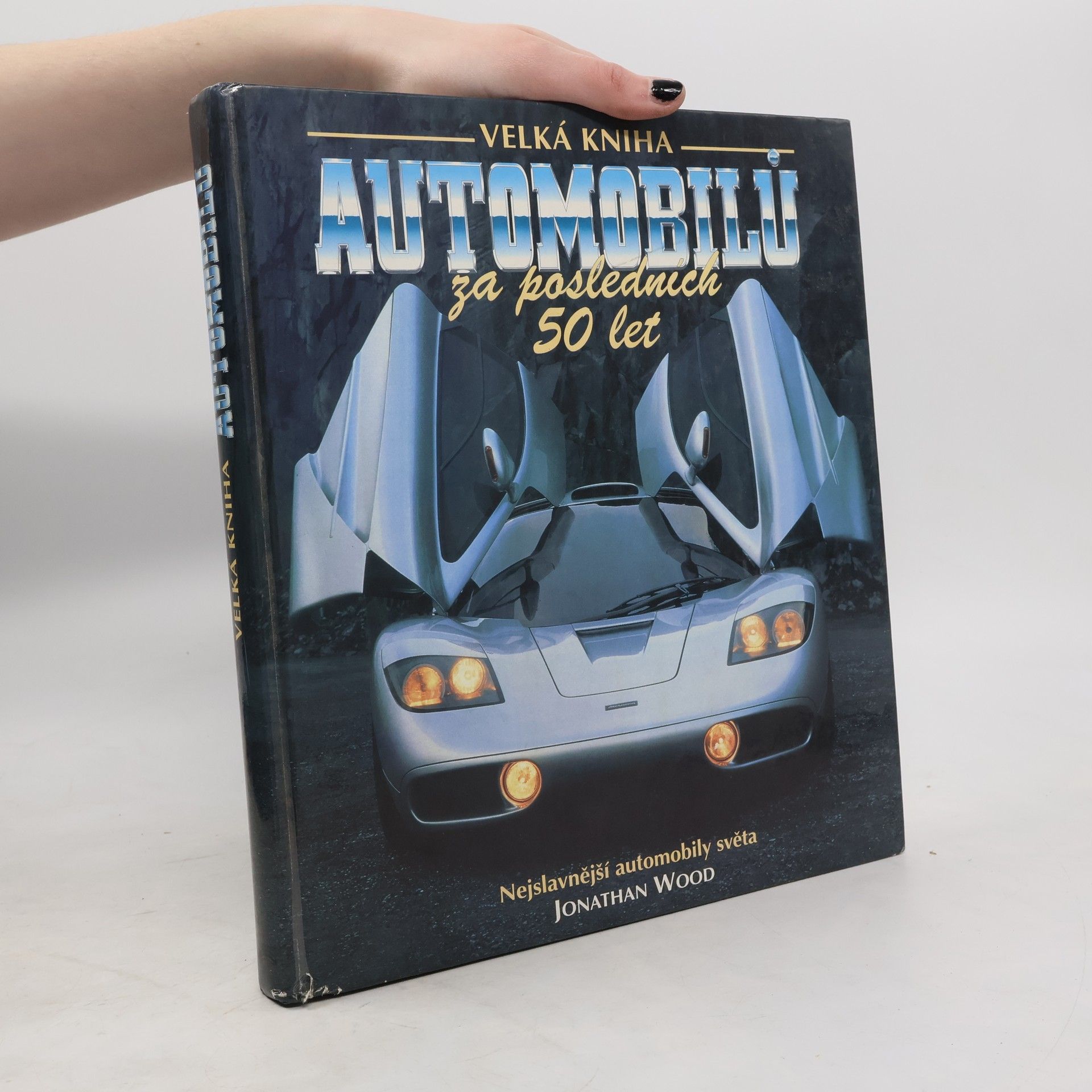 Velká kniha automobilů za posledních 50 let. Nejslavnější automobily světa.