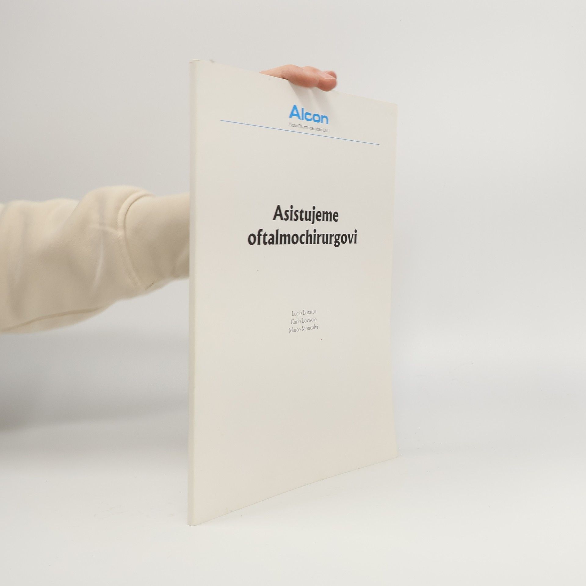 Lucio Buratto Asistujeme oftalmochirurgovi