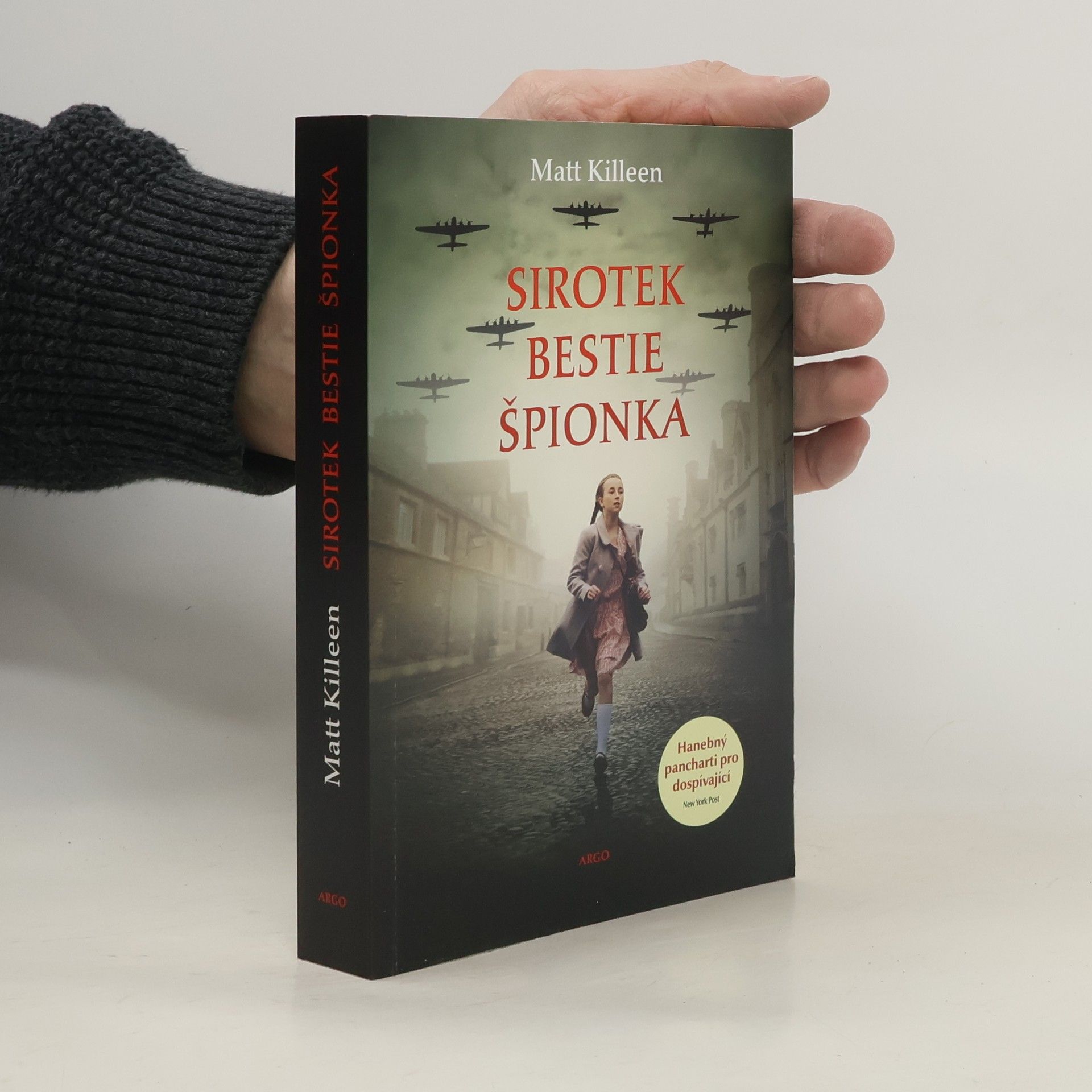 Matt Killeen Sirotek, bestie, špionka