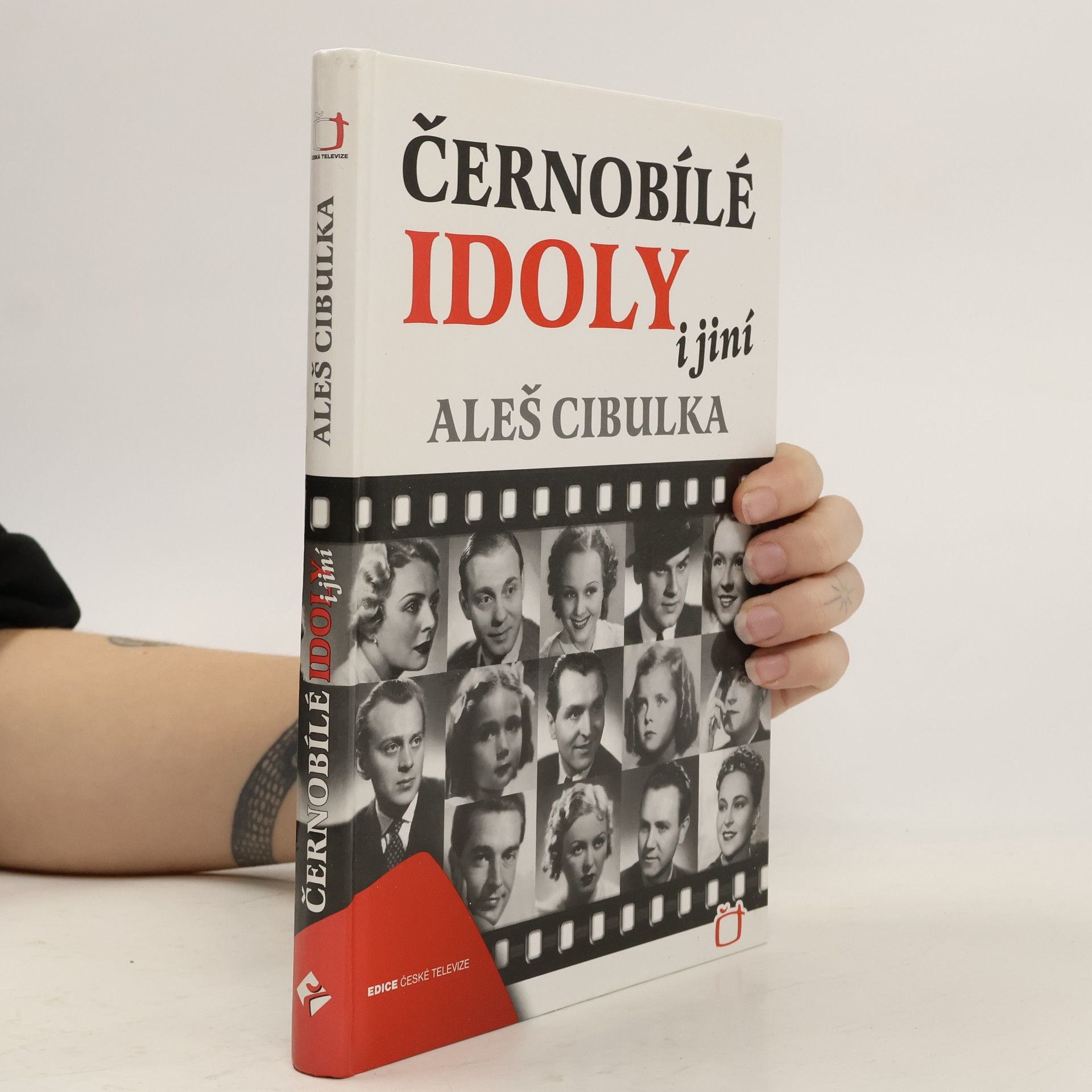 Aleš Cibulka Černobílé idoly i jiní