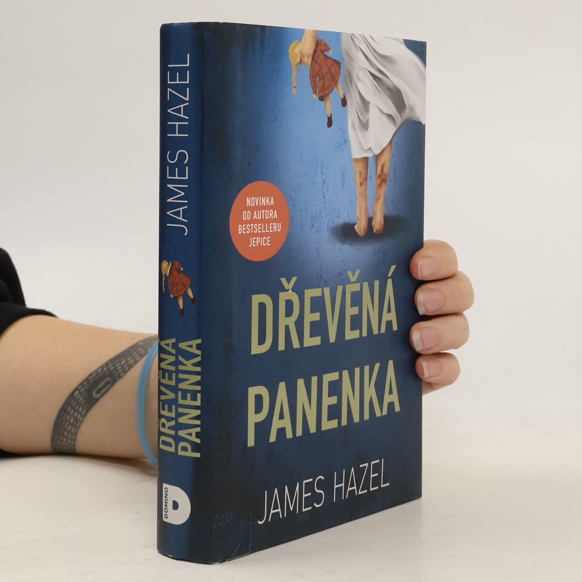 James Hazel Dřevěná panenka