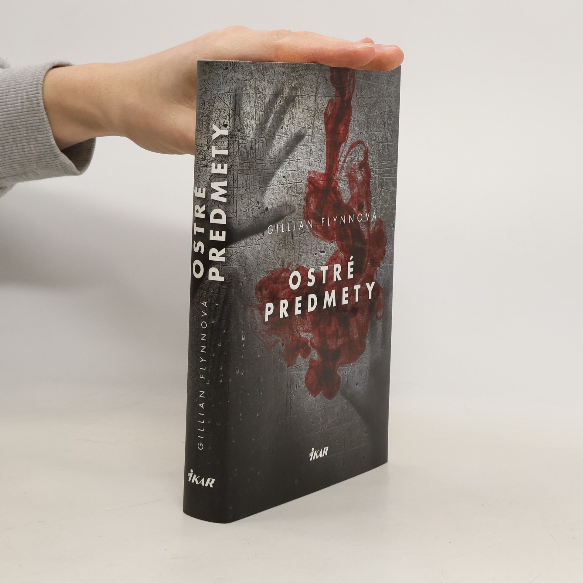 Gillian Flynn Ostré predmety