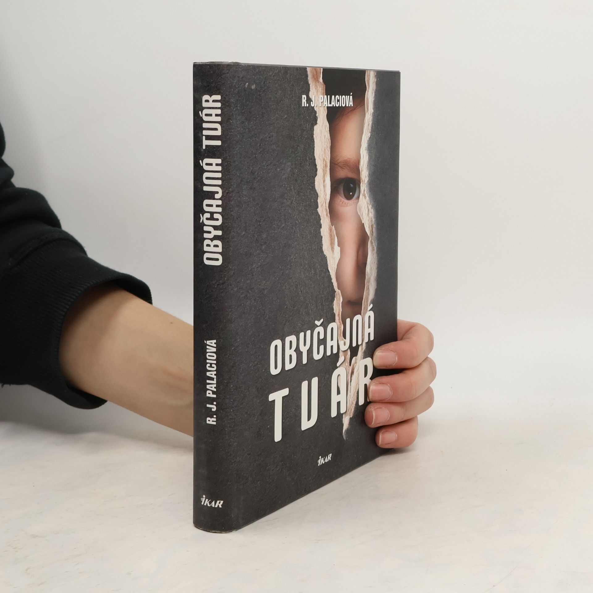 R. J. Placio Obyčajná tvár
