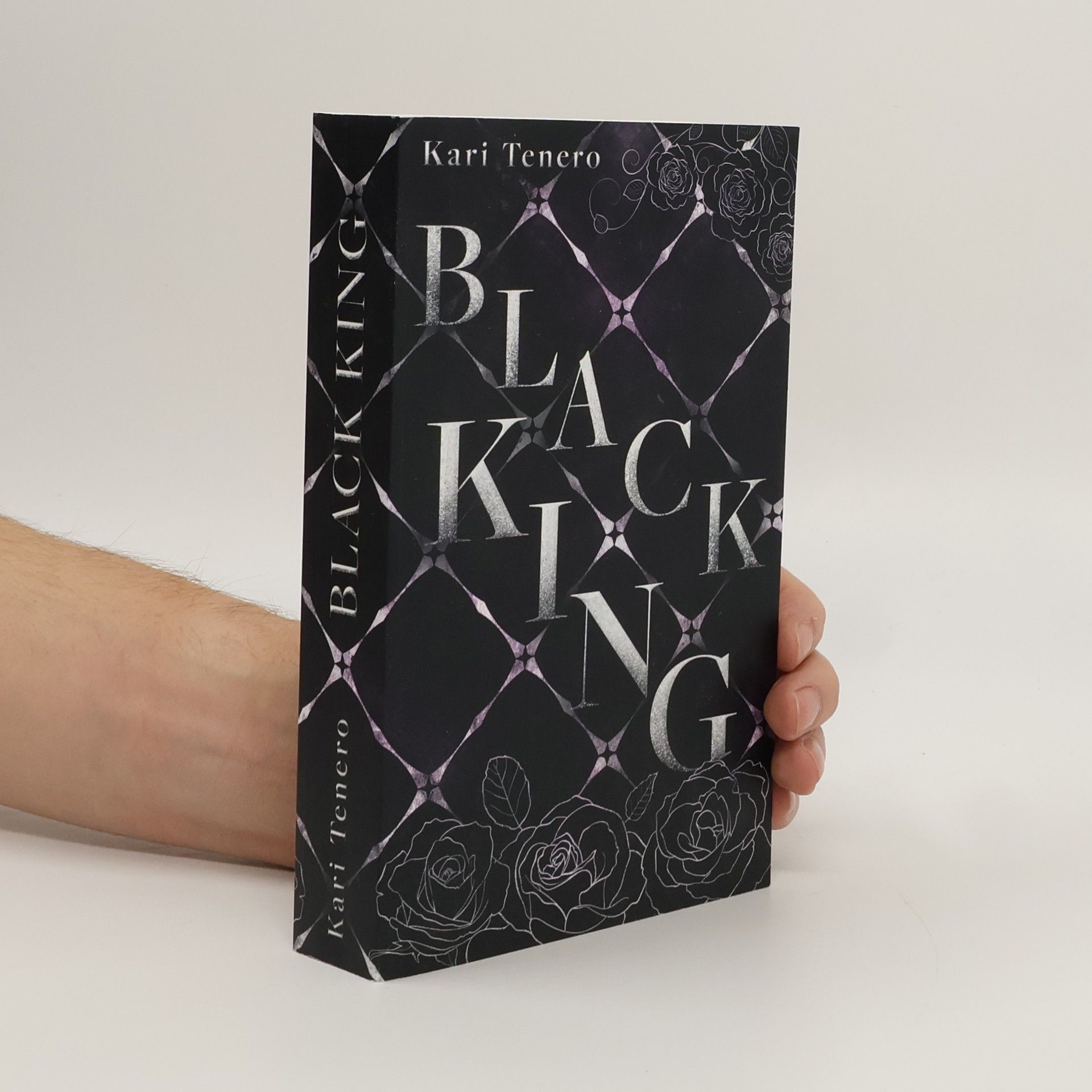 Kari Tenero Black King