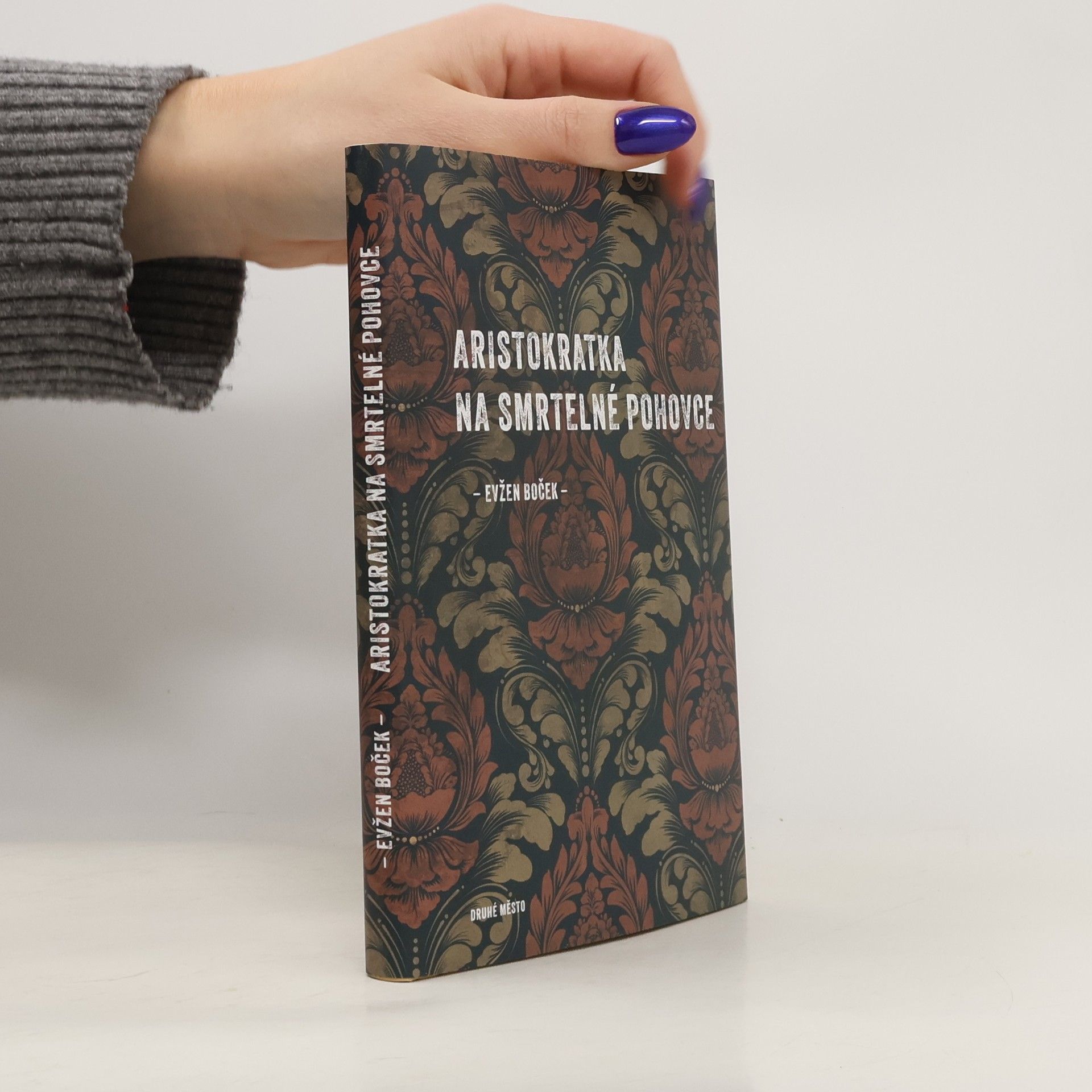 Aristokratka na smrtelné pohovce