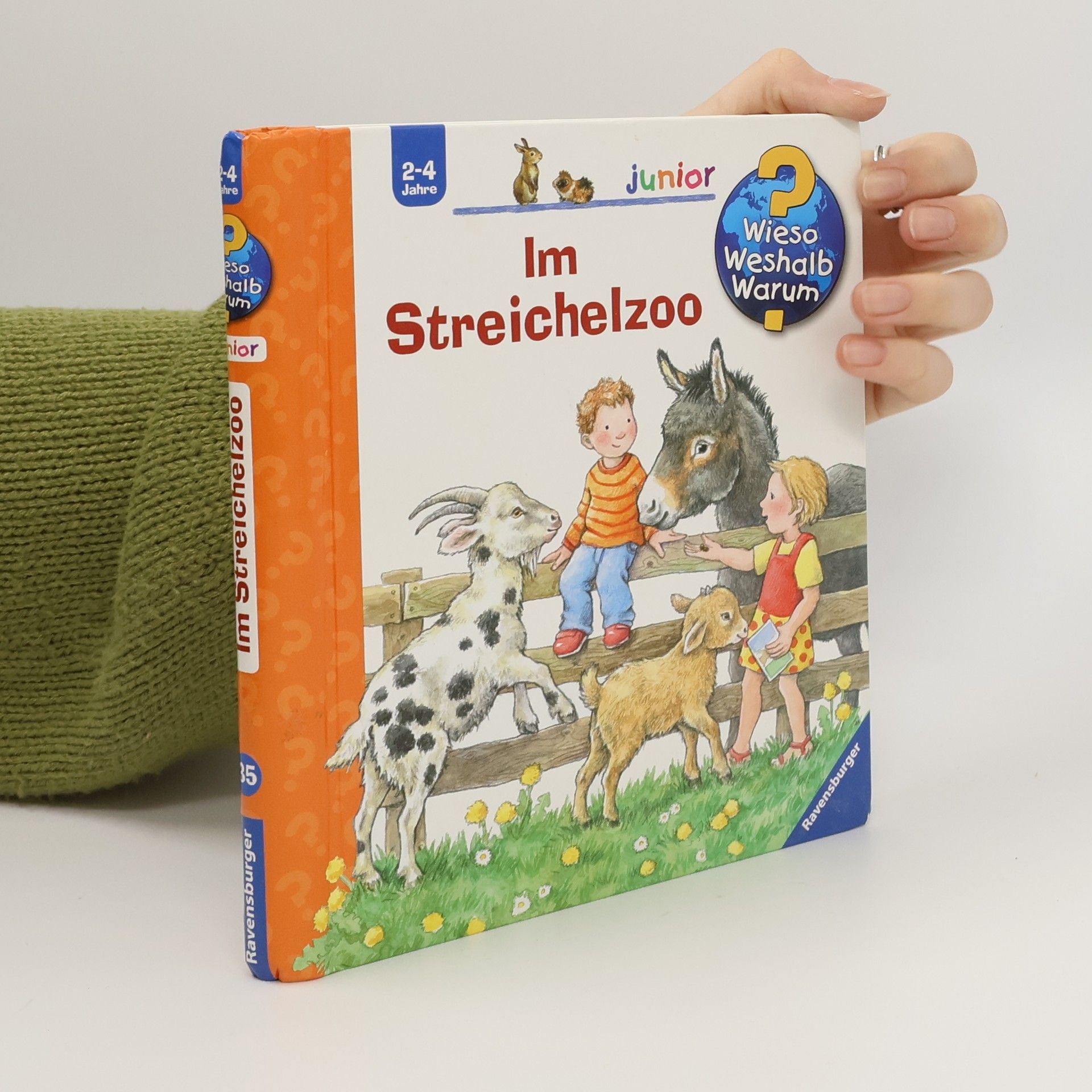 Anne Möller Im Streichelzoo