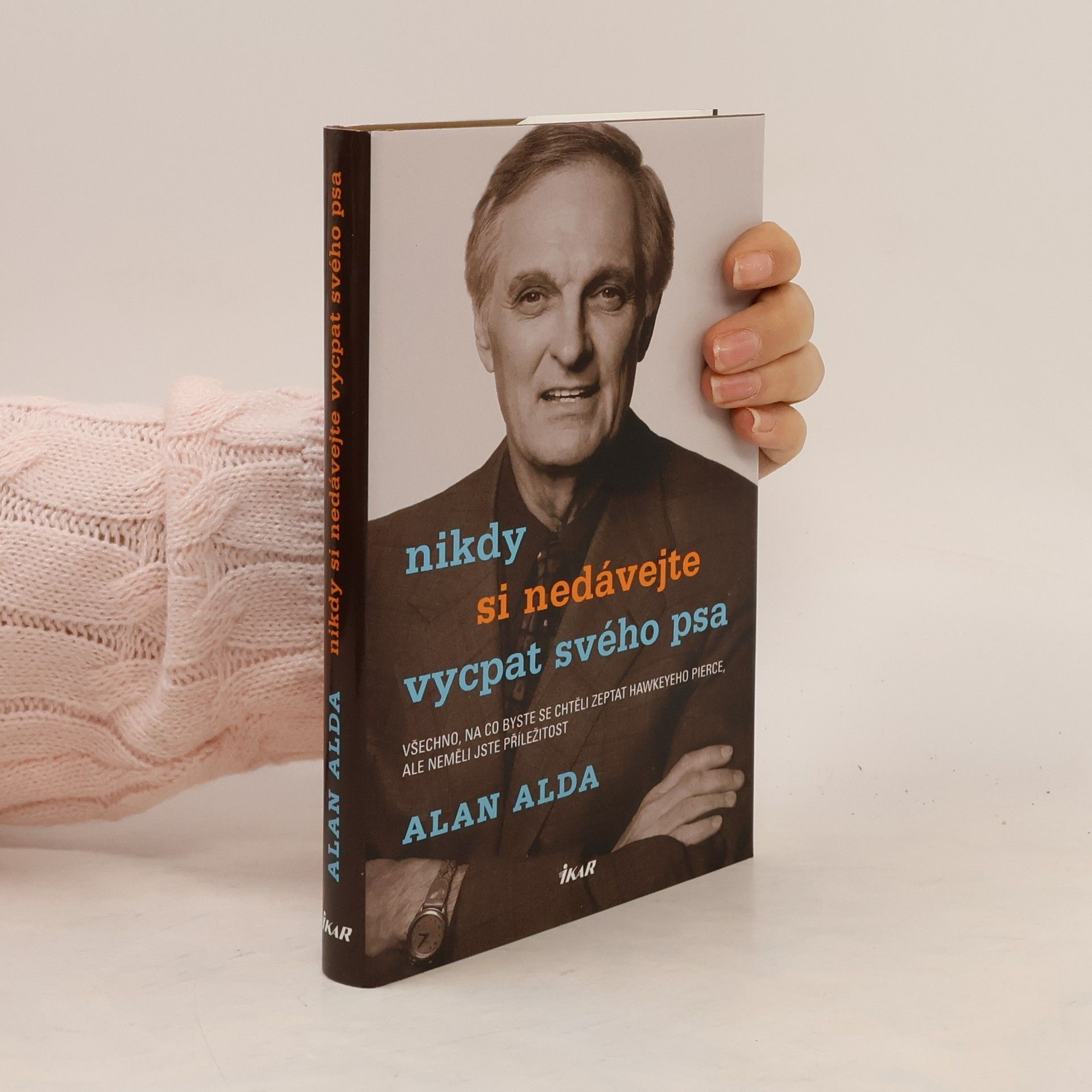 Alan Alda Nikdy si nedávejte vycpat svého psa: Všechno, na co byste se chtěli zeptat Hawkeyeho Pierce, ale neměli jste příležitost