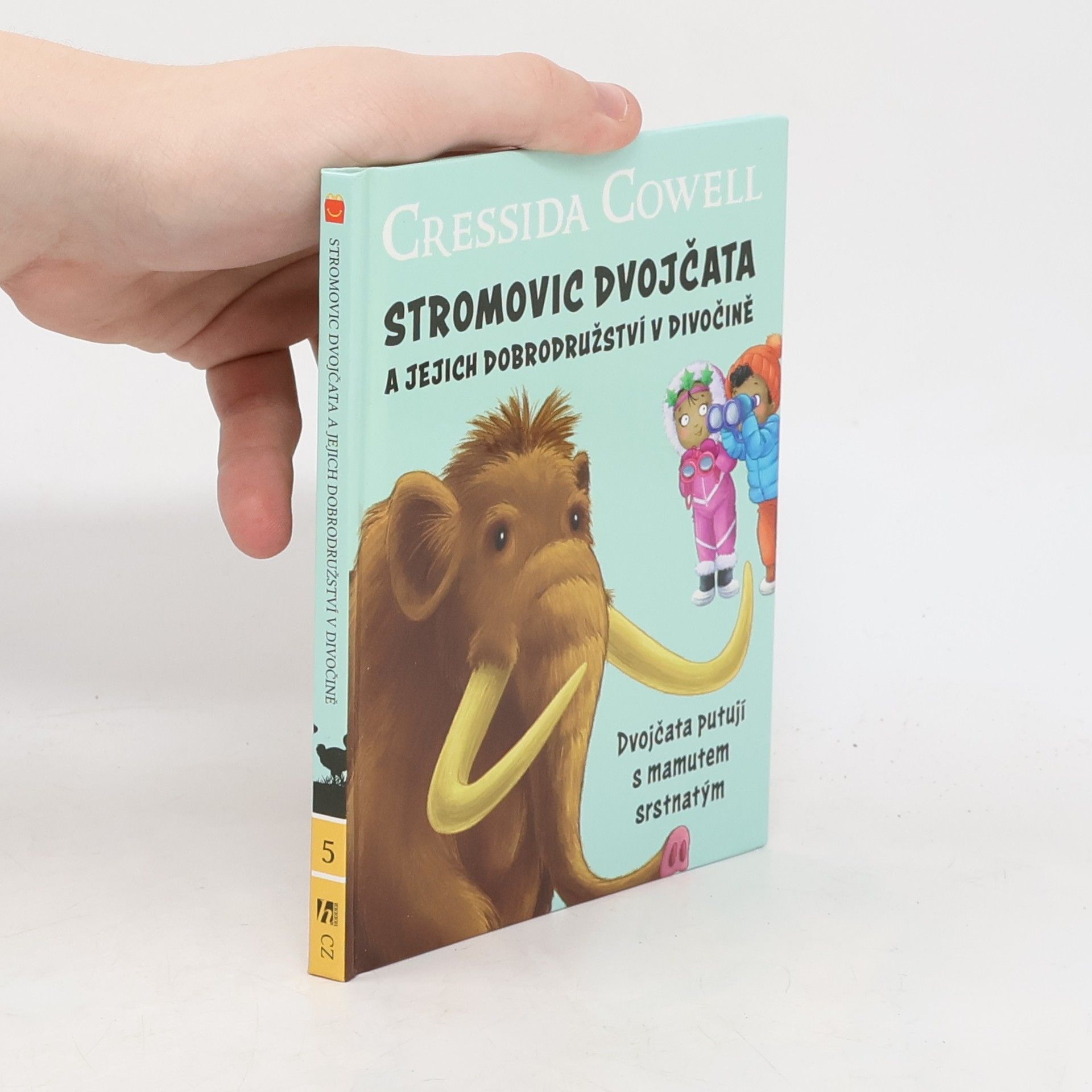 Cressida Cowell Stromovic dvojčata a jejich dobrodružství v divočině. Dvojčata putují s mamutem srstnatým