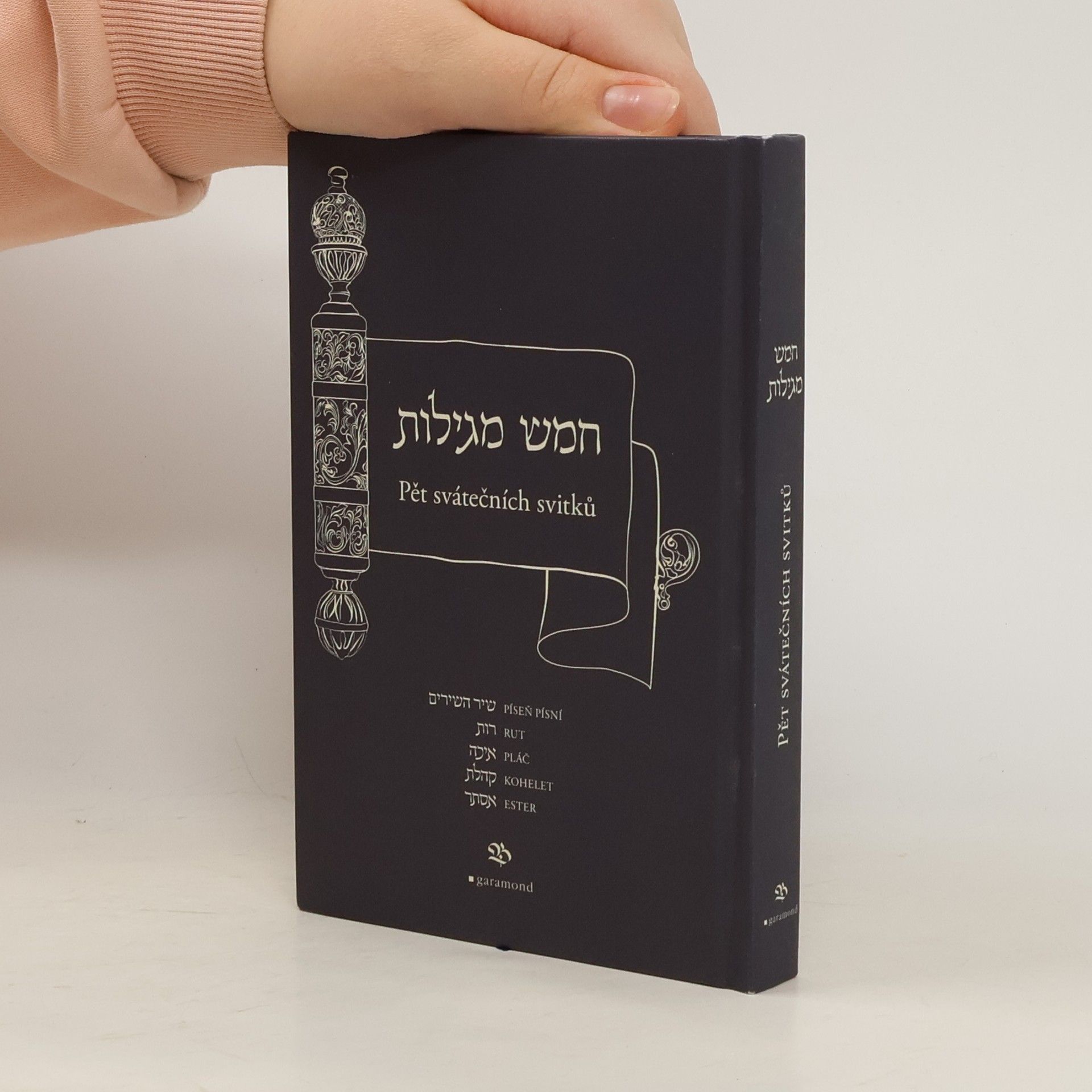 Autorenkollektiv Pět svátečních svitků