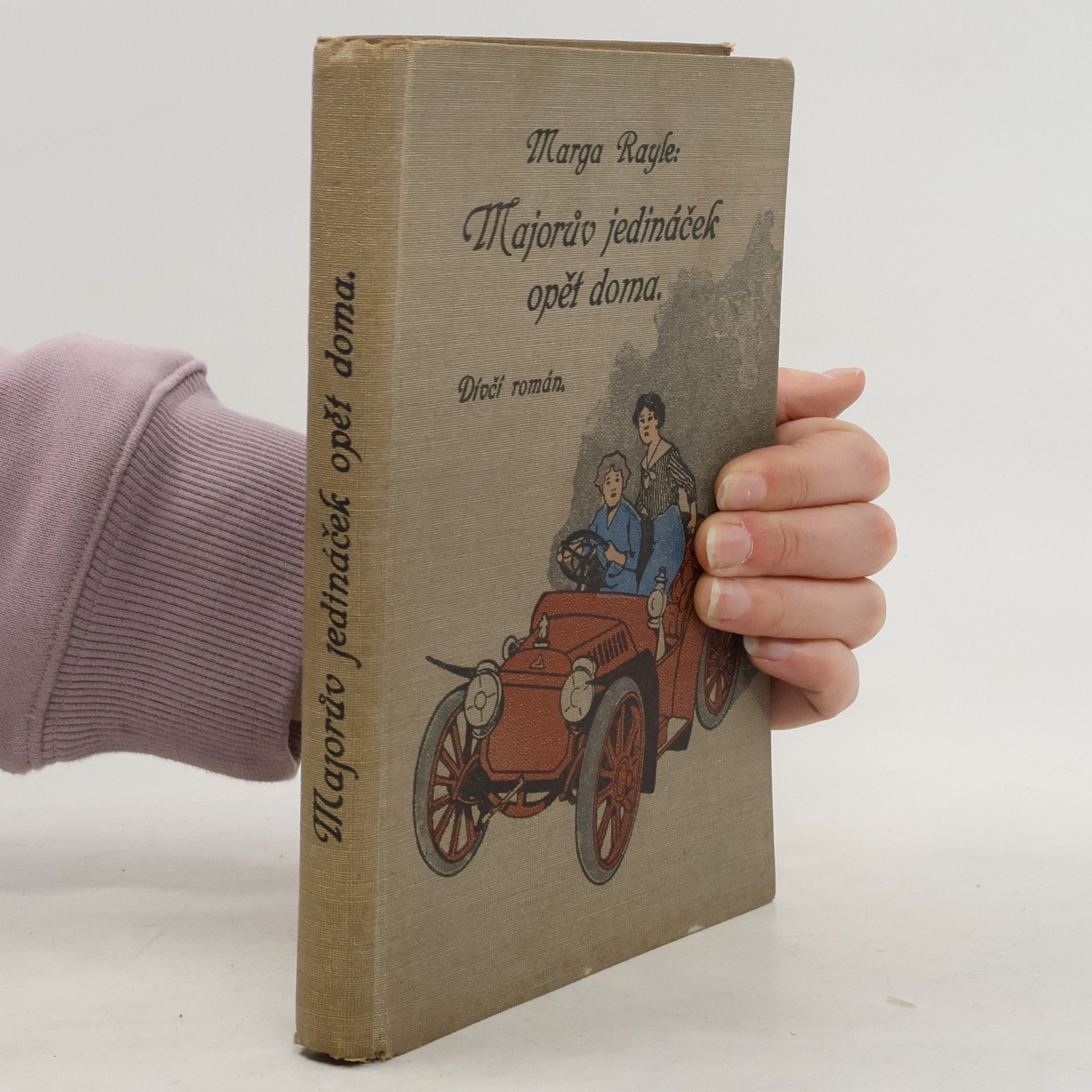 Majorův jedináček opět doma