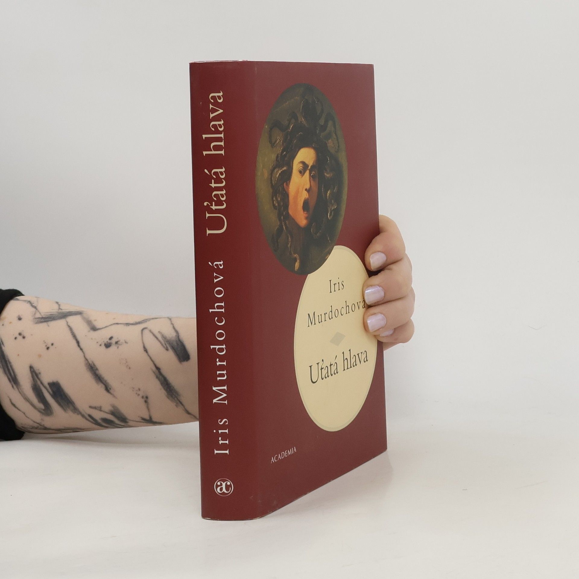 Iris Murdoch Uťatá hlava