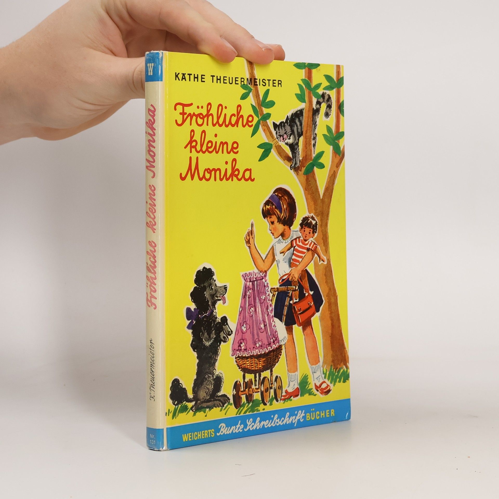 Fröhliche kleine Monika