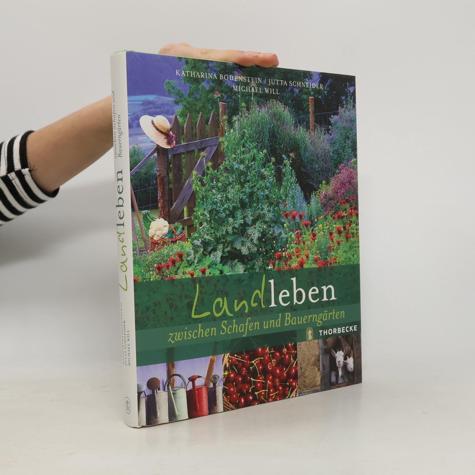 Landleben zwischen Schafen und Bauerngärten