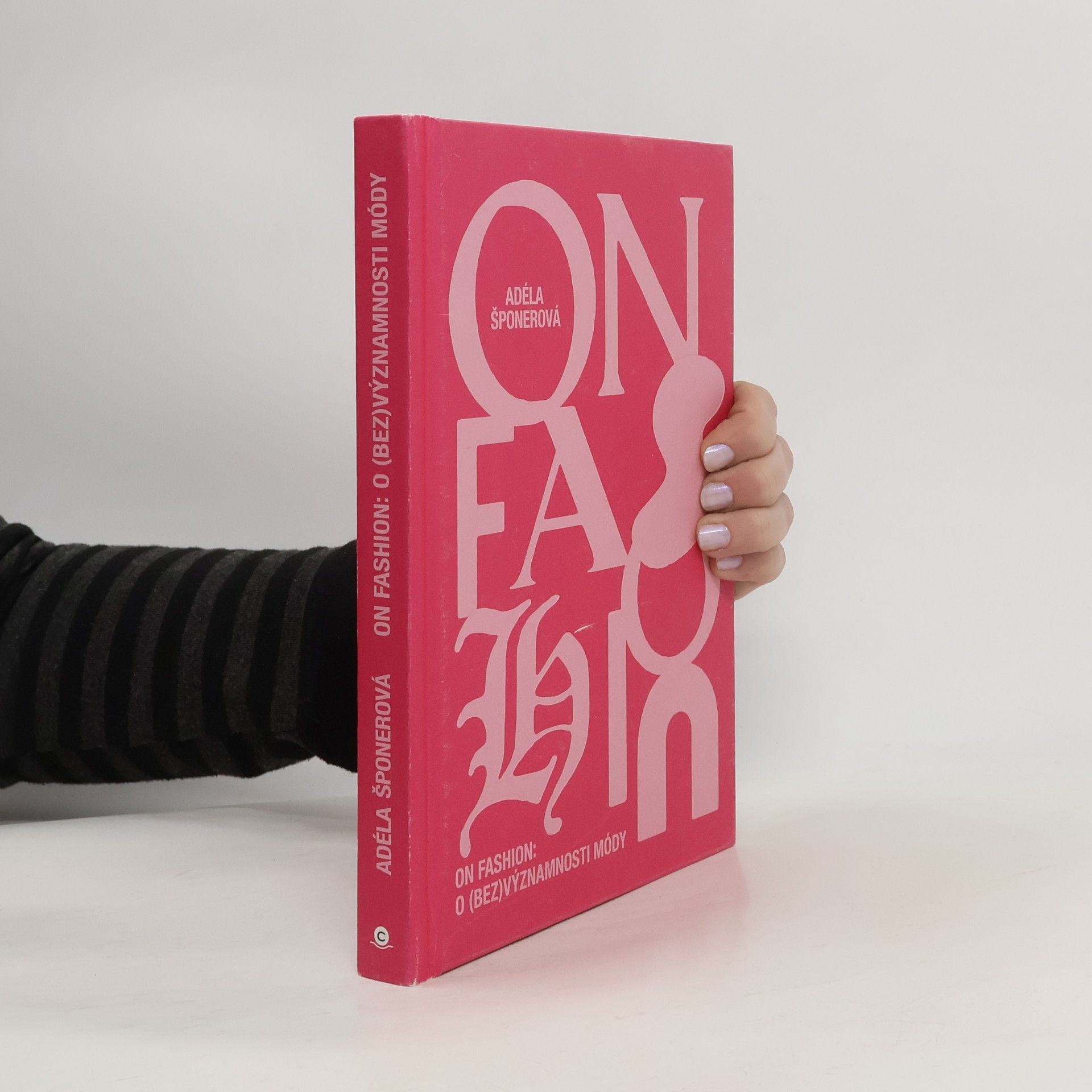 Adéla Šponerová On fashion : o (bez)významnosti módy