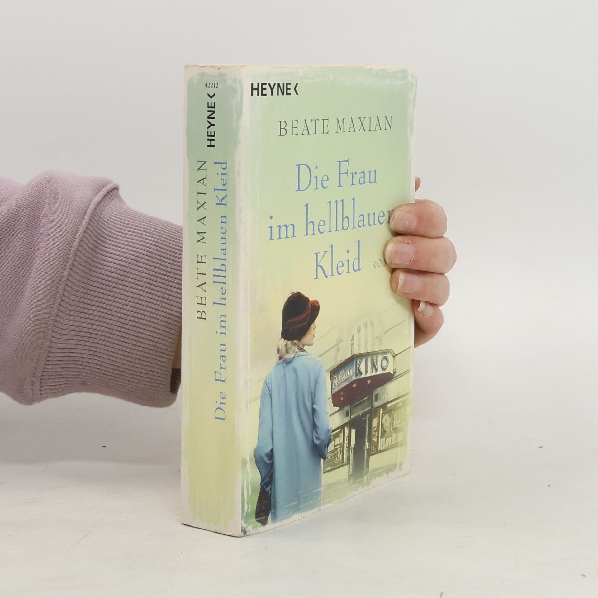 Beate Maxian Die Frau im hellblauen Kleid