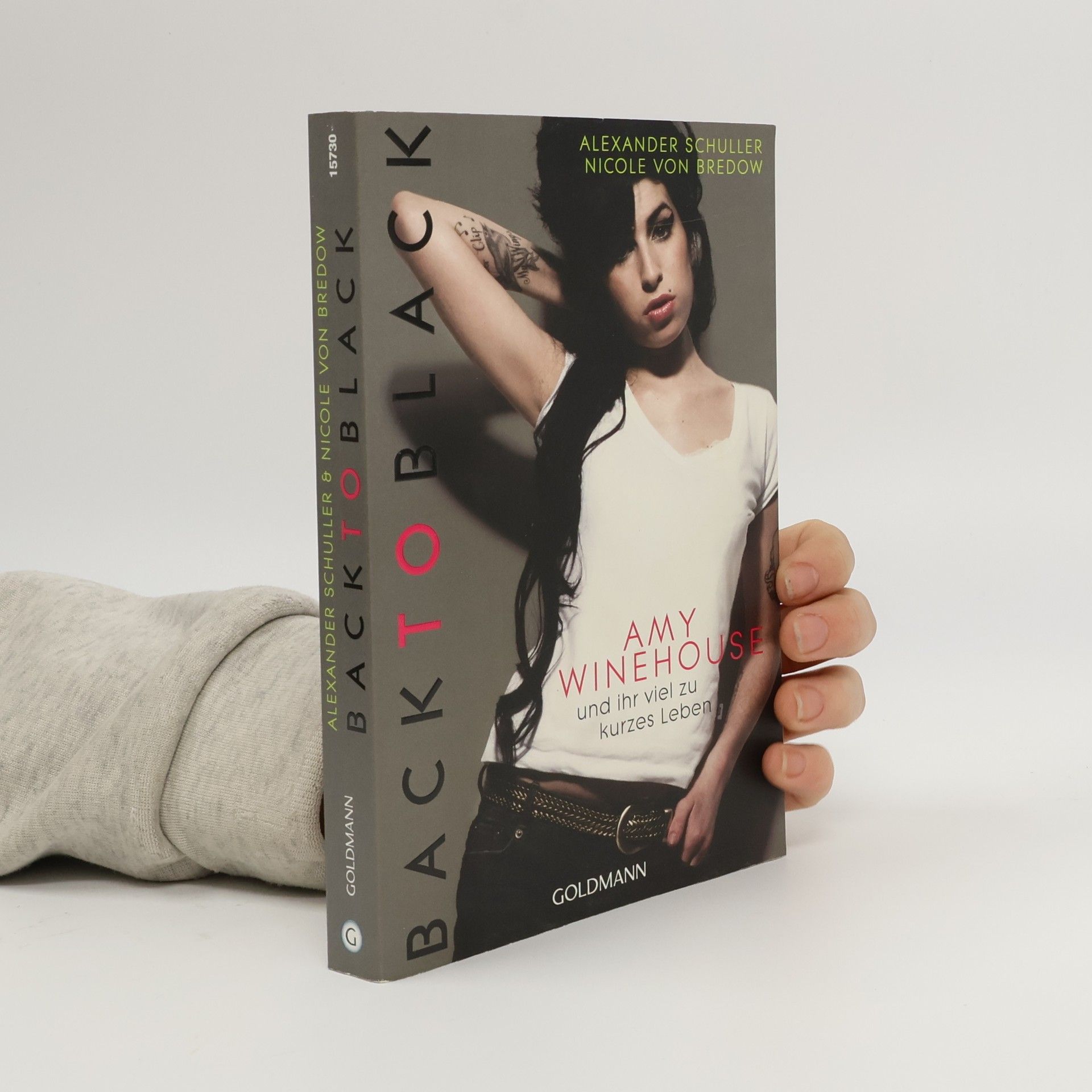 Alexander Schuller Back to black