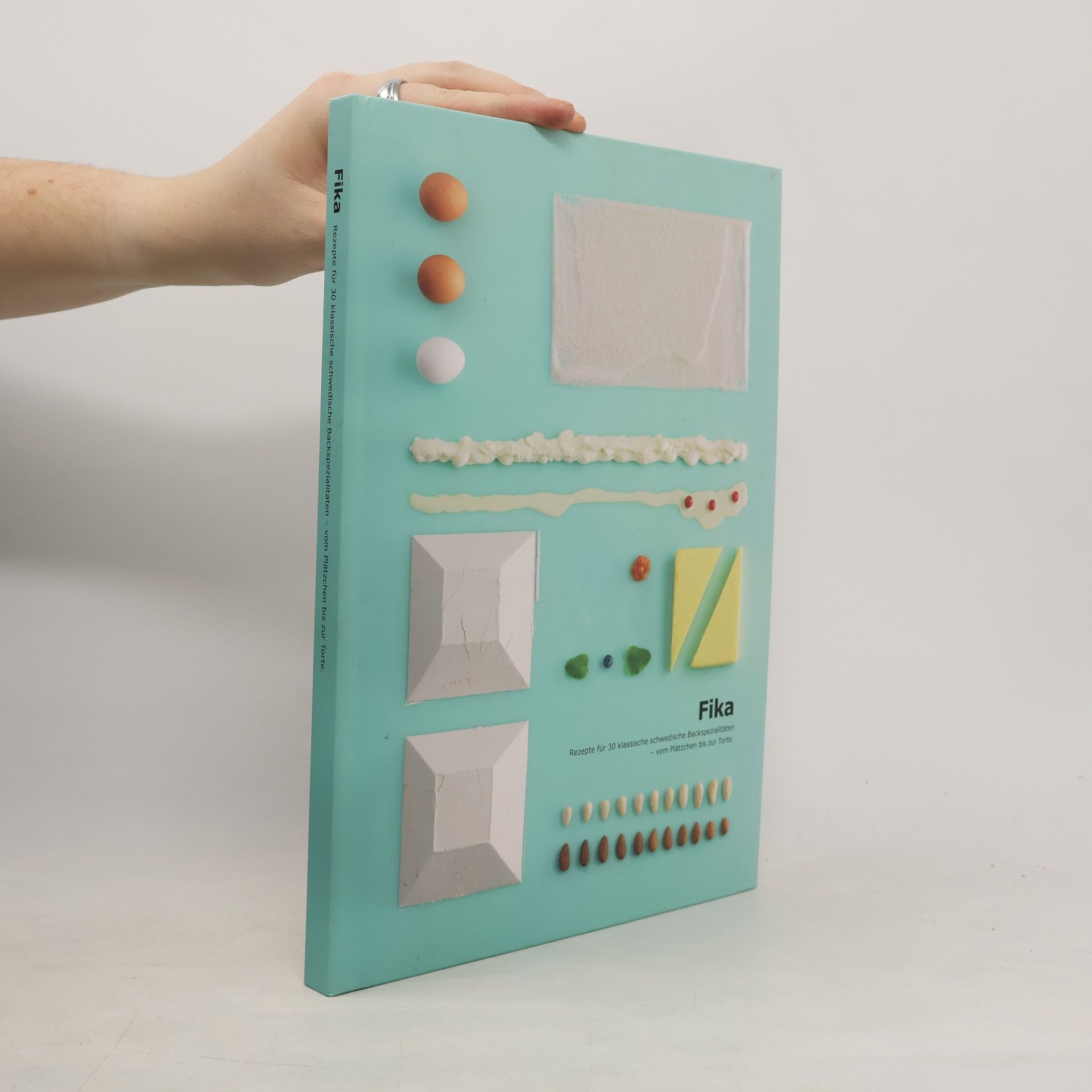 AA.VV. Fika. Rezepte für 30 klassische schwedische Backspezialitäten - vom Plätzchen bis zur Torte.