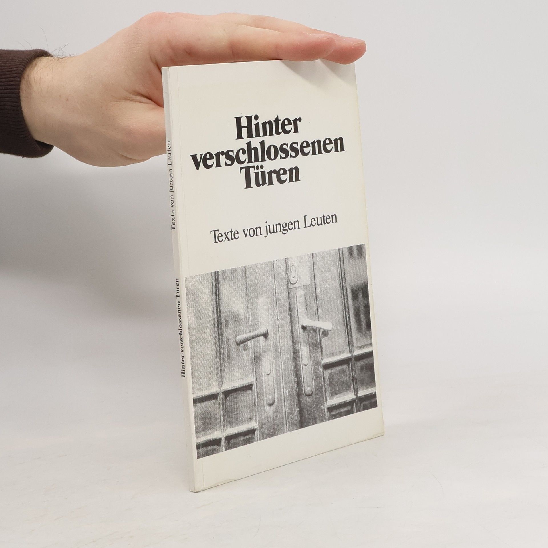 Autorenkollektiv Hinter verschlossenen Türen