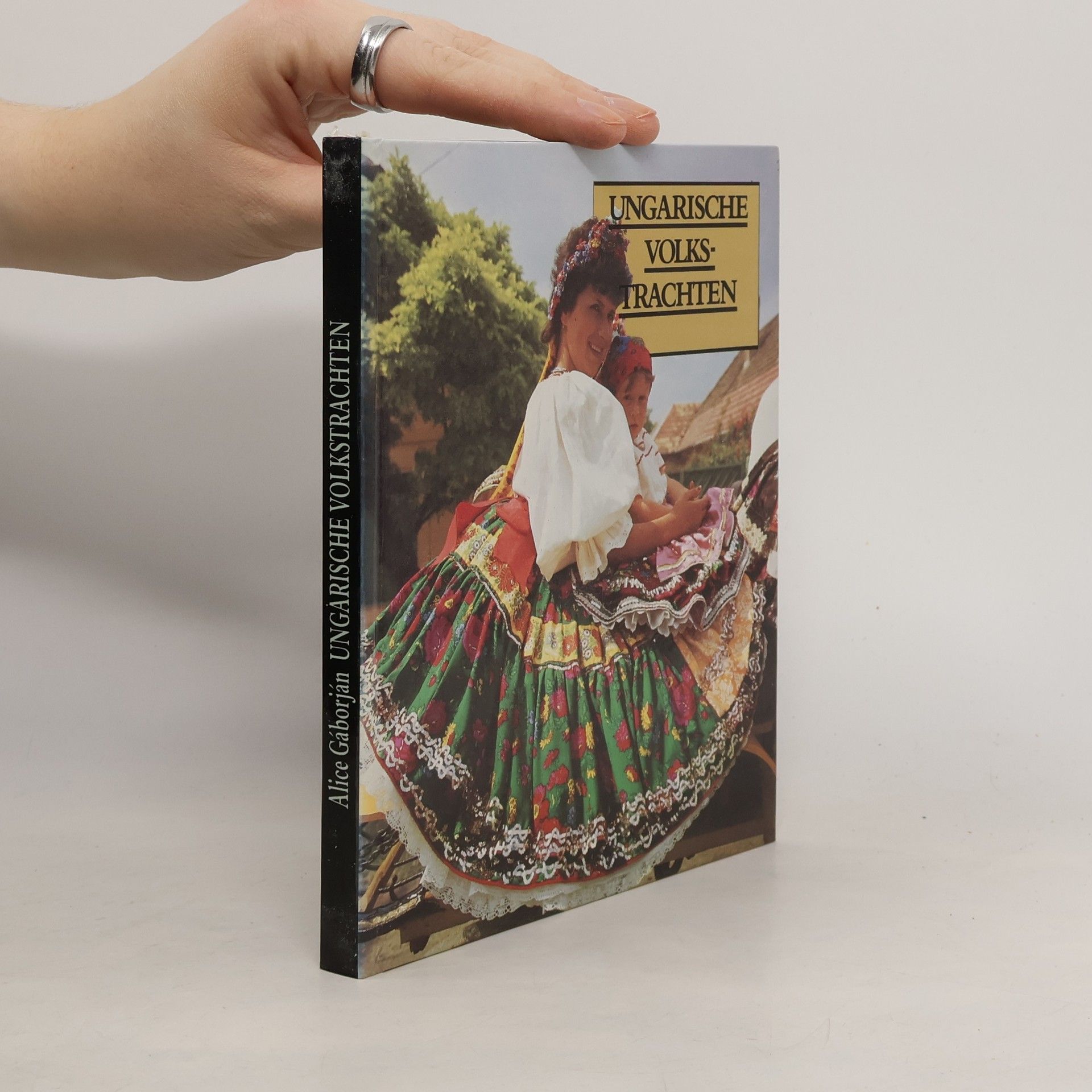 Alice Gáborján Ungarische Volkstrachten