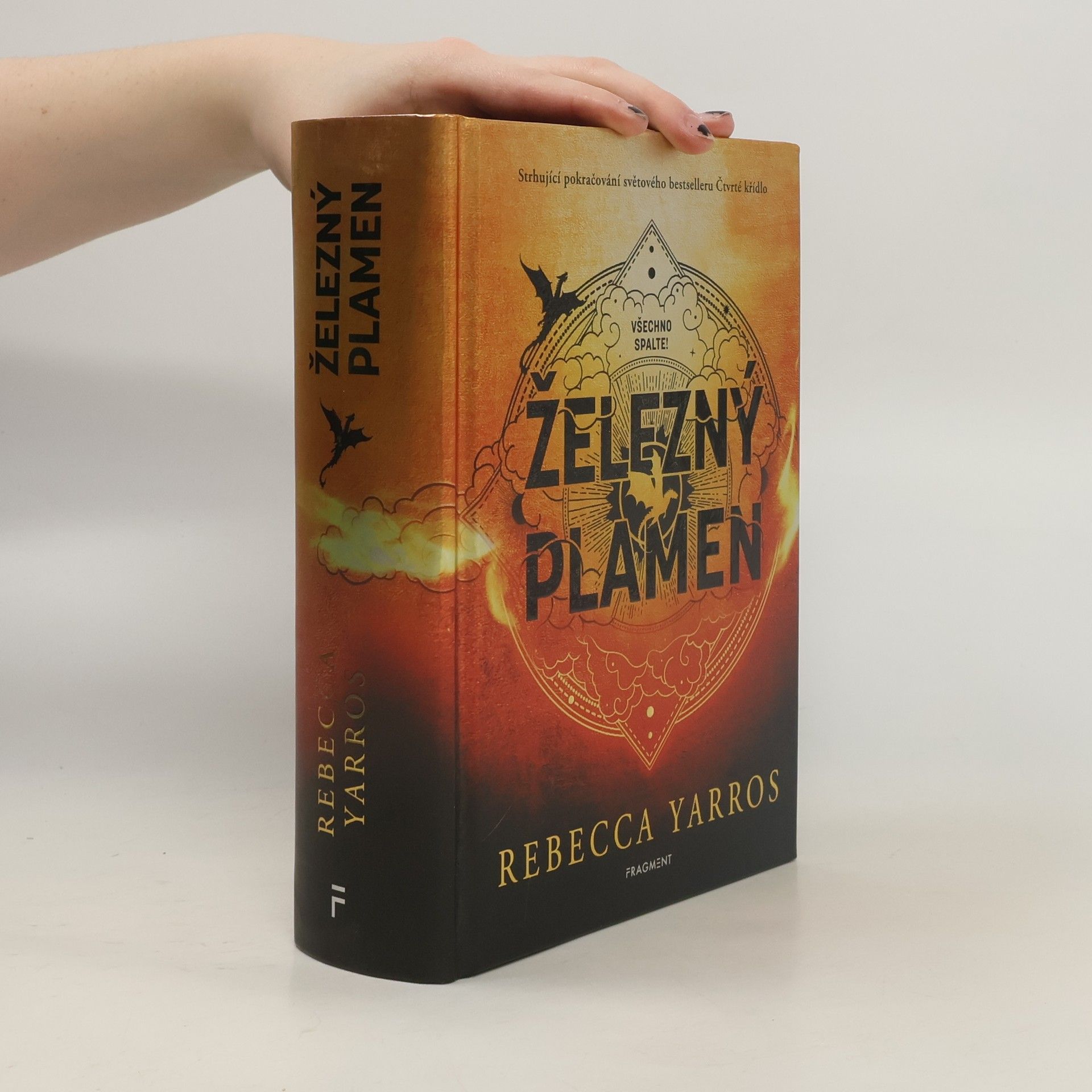 Rebecca Yarros Železný plamen