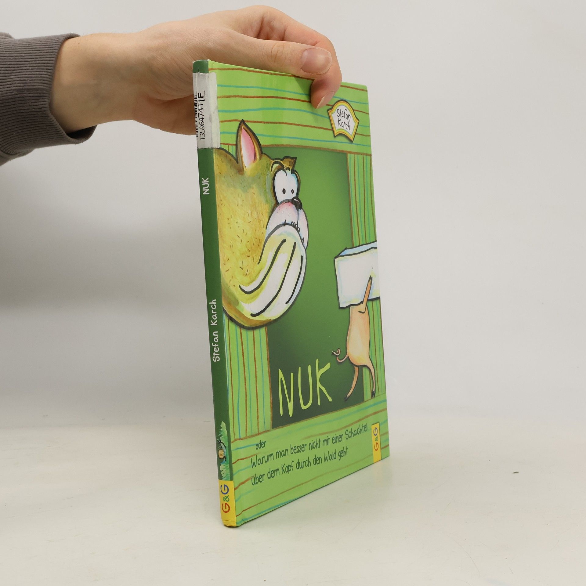 Stefan Karch Nuk oder warum man besser nicht mit einer Schachtel über dem Kopf durch den Wald geht