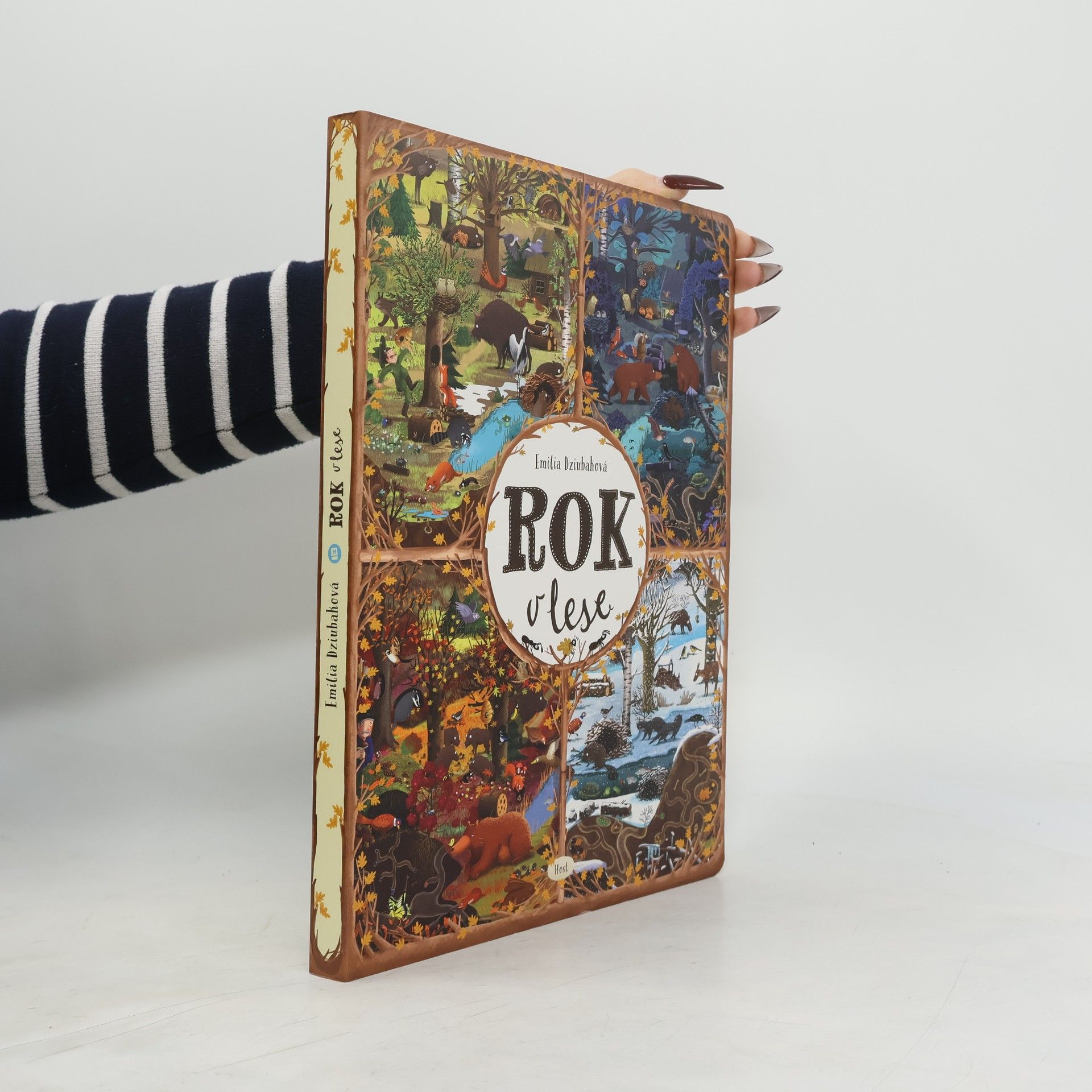 Emilia Dziubak Rok v lese