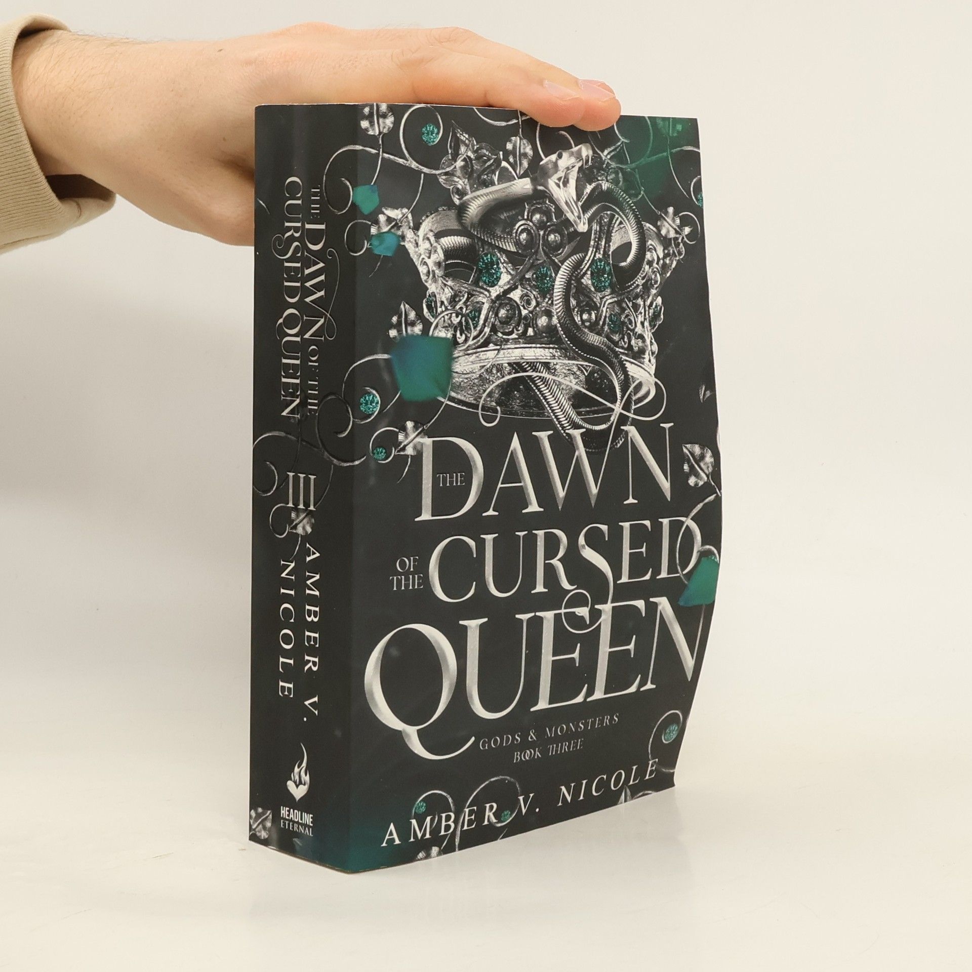 The Dawn of the Cursed Queen: The latest sizzling, dark romantasy book in the Gods & Monsters series!