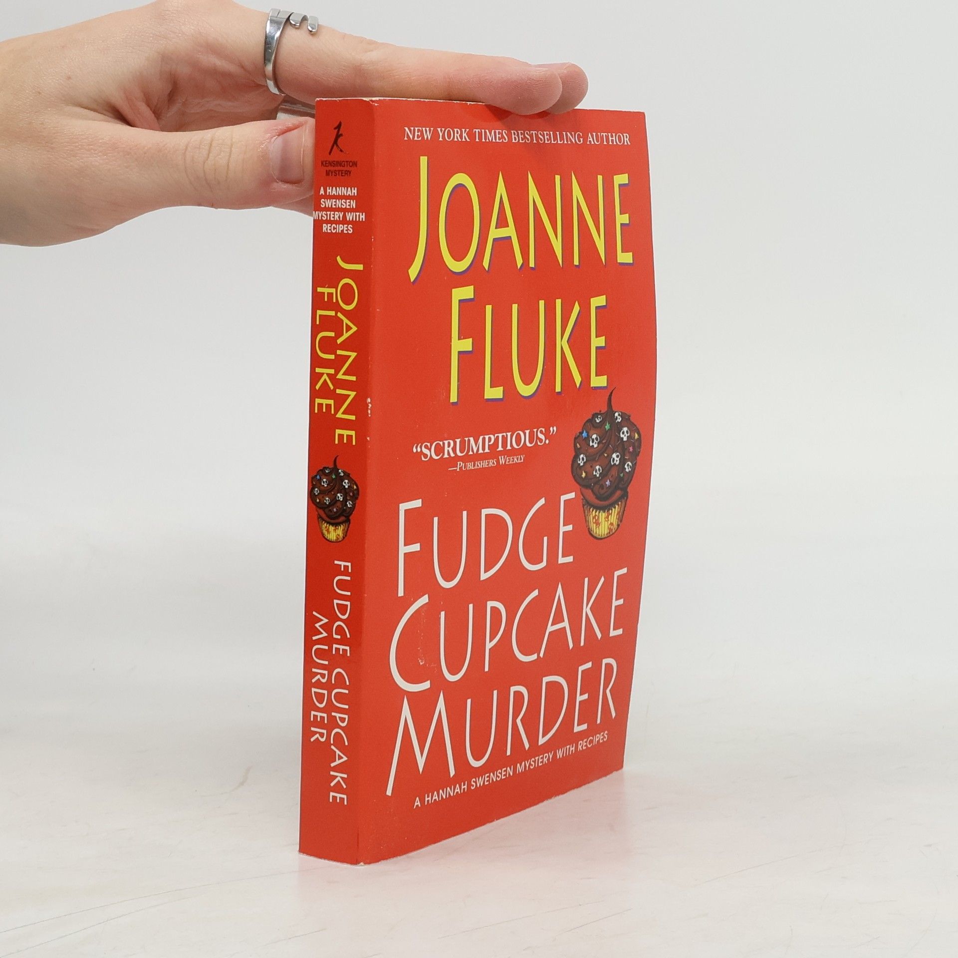 Fudge Cupcake Murder