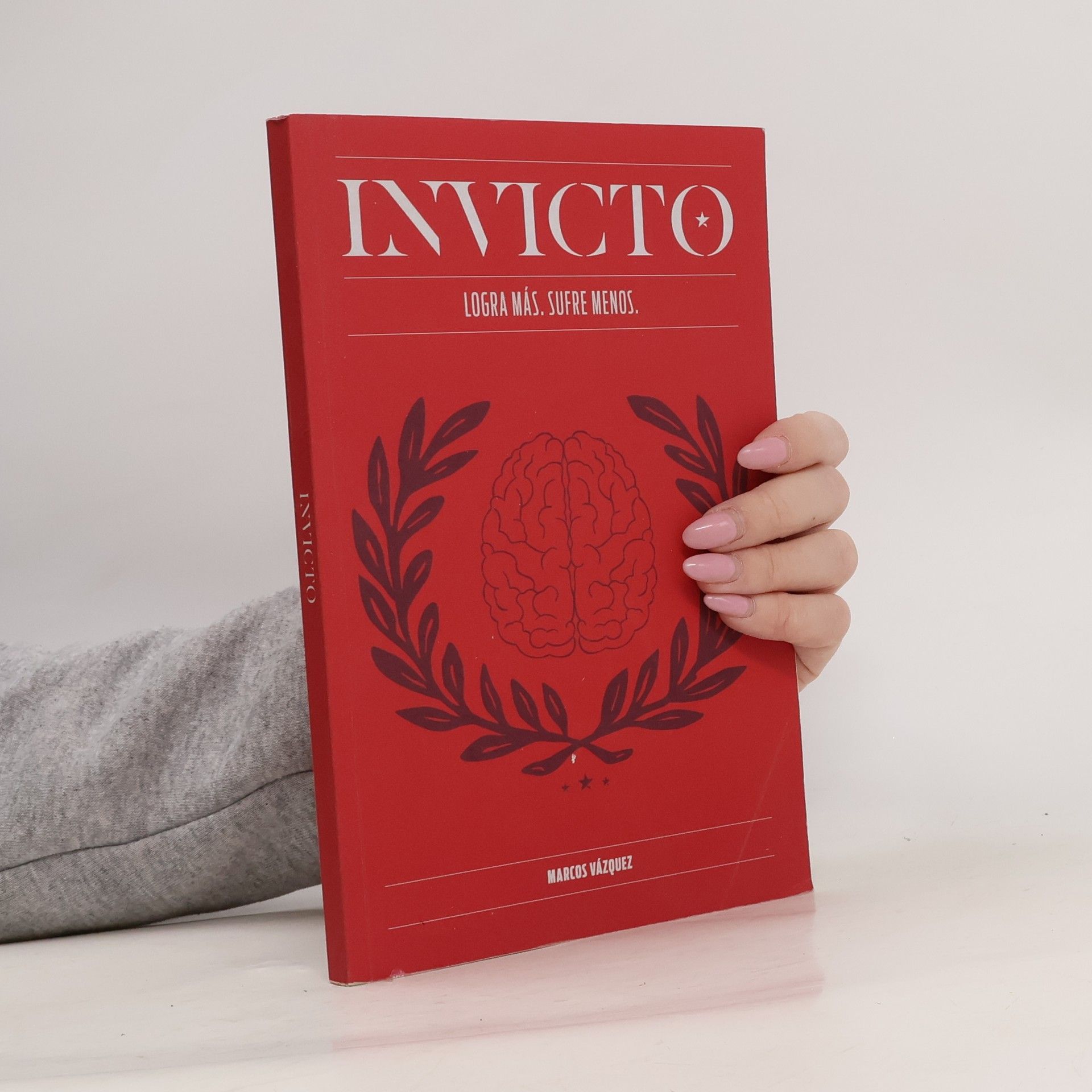 Invicto : entrenamiento mental para lograr más y sufrir menos