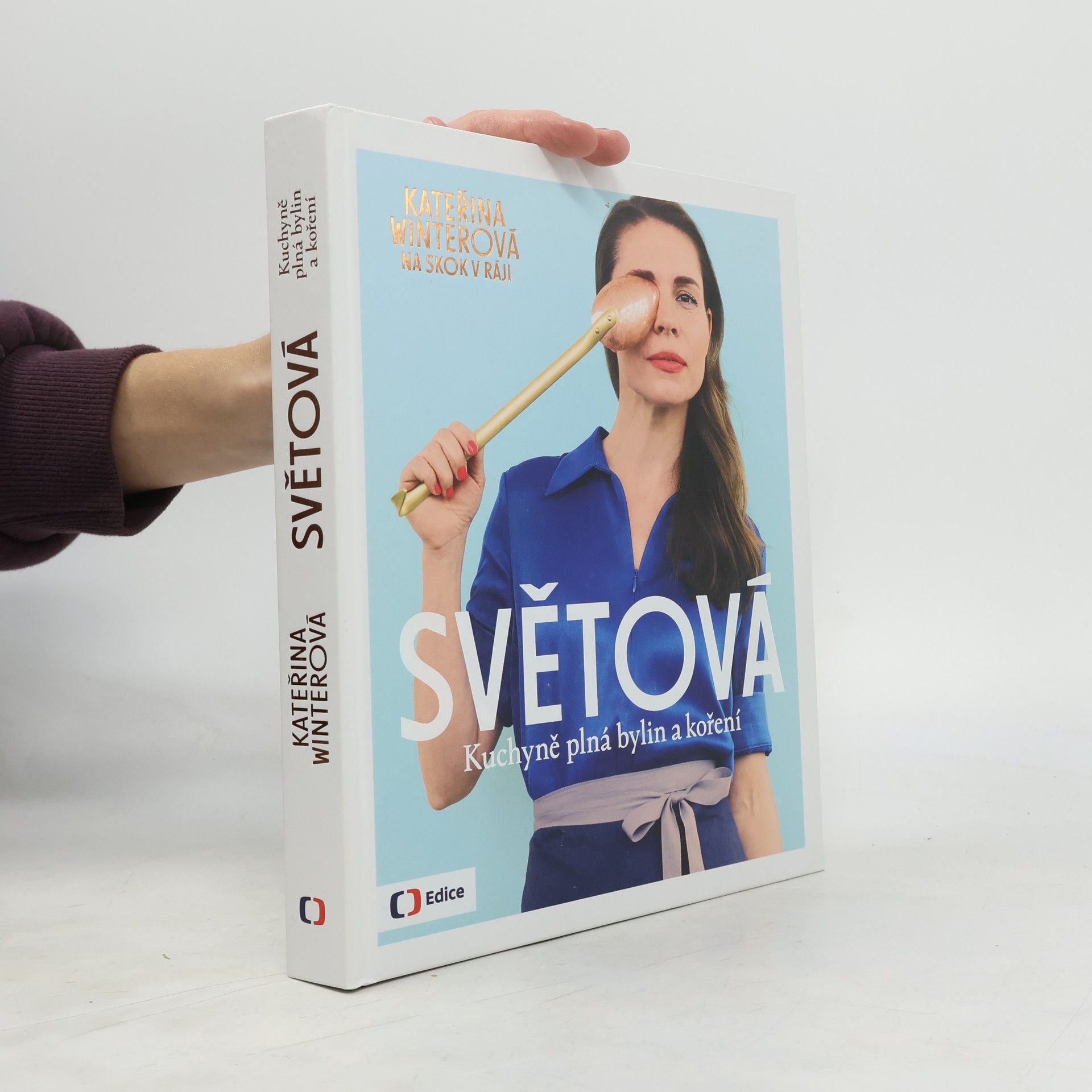 Světová : kuchyně plná bylin a koření
